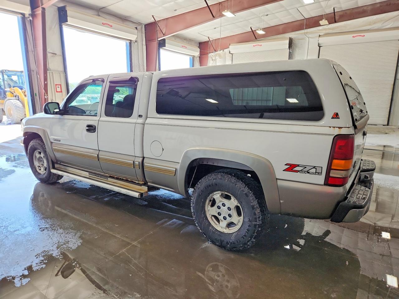2001 Chevrolet Silverado K1500 White vin: 2GCEK19T811262633