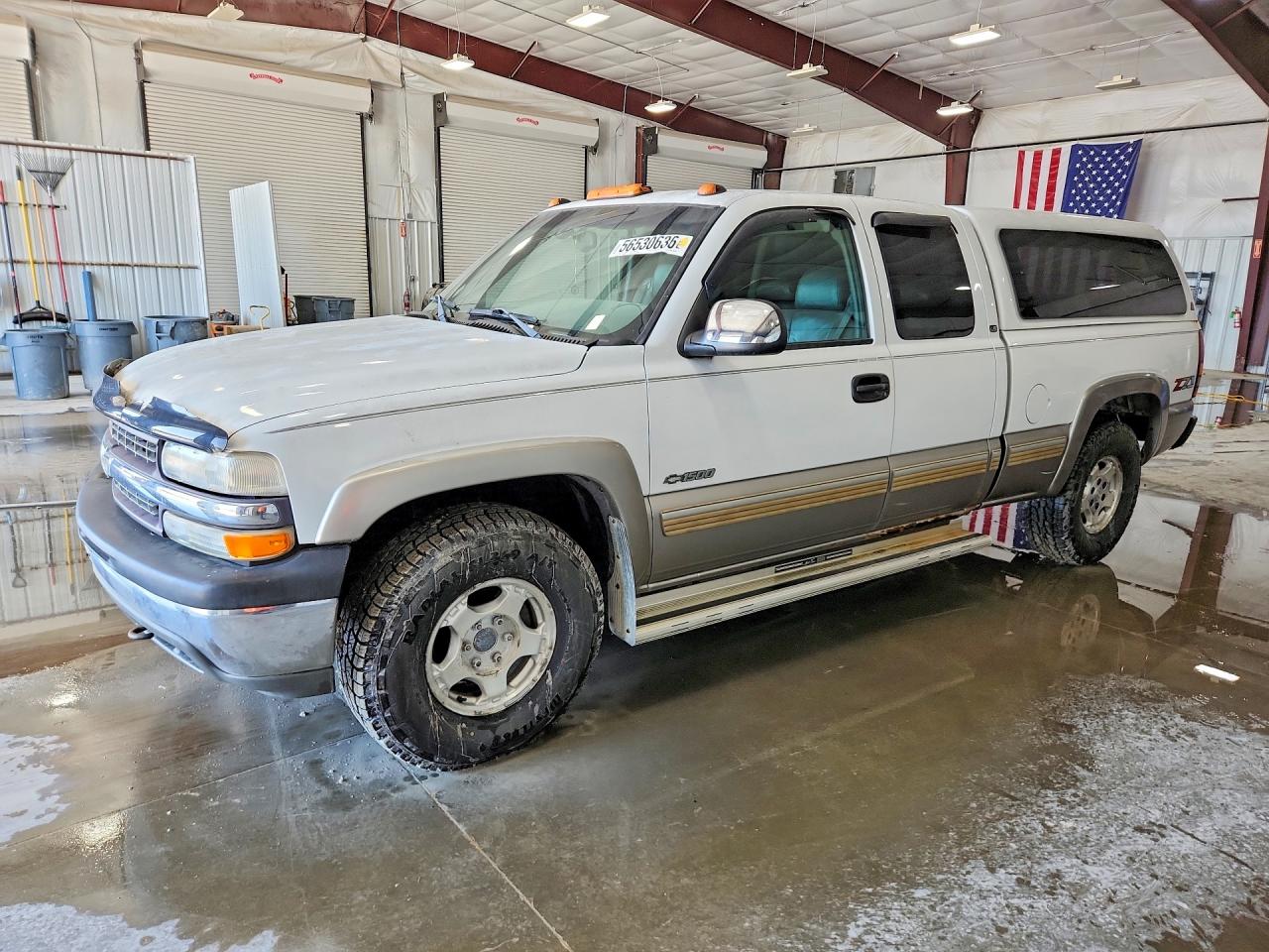 2001 Chevrolet Silverado K1500 White vin: 2GCEK19T811262633
