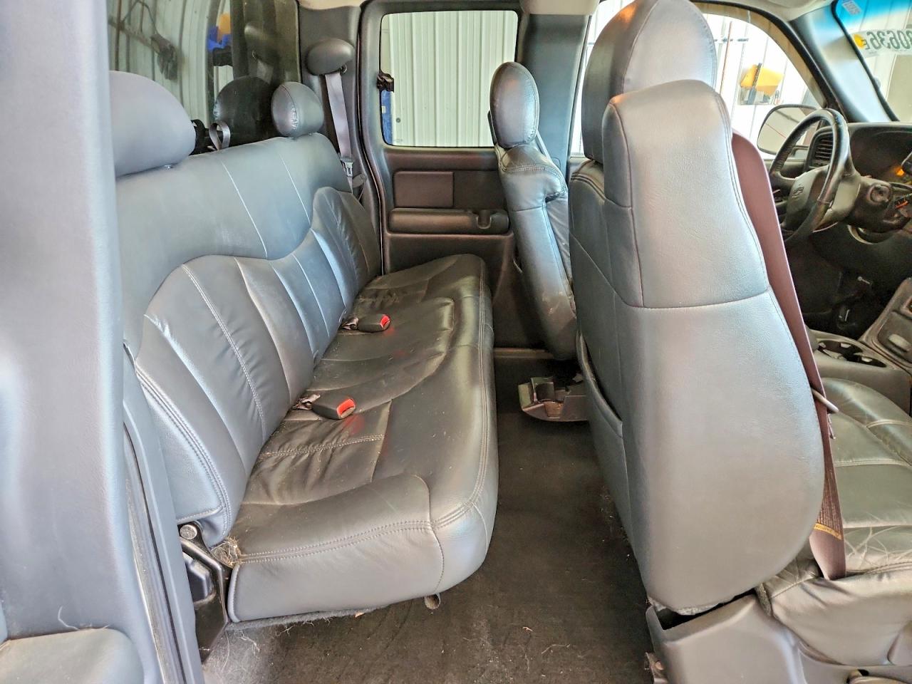2001 Chevrolet Silverado K1500 White vin: 2GCEK19T811262633