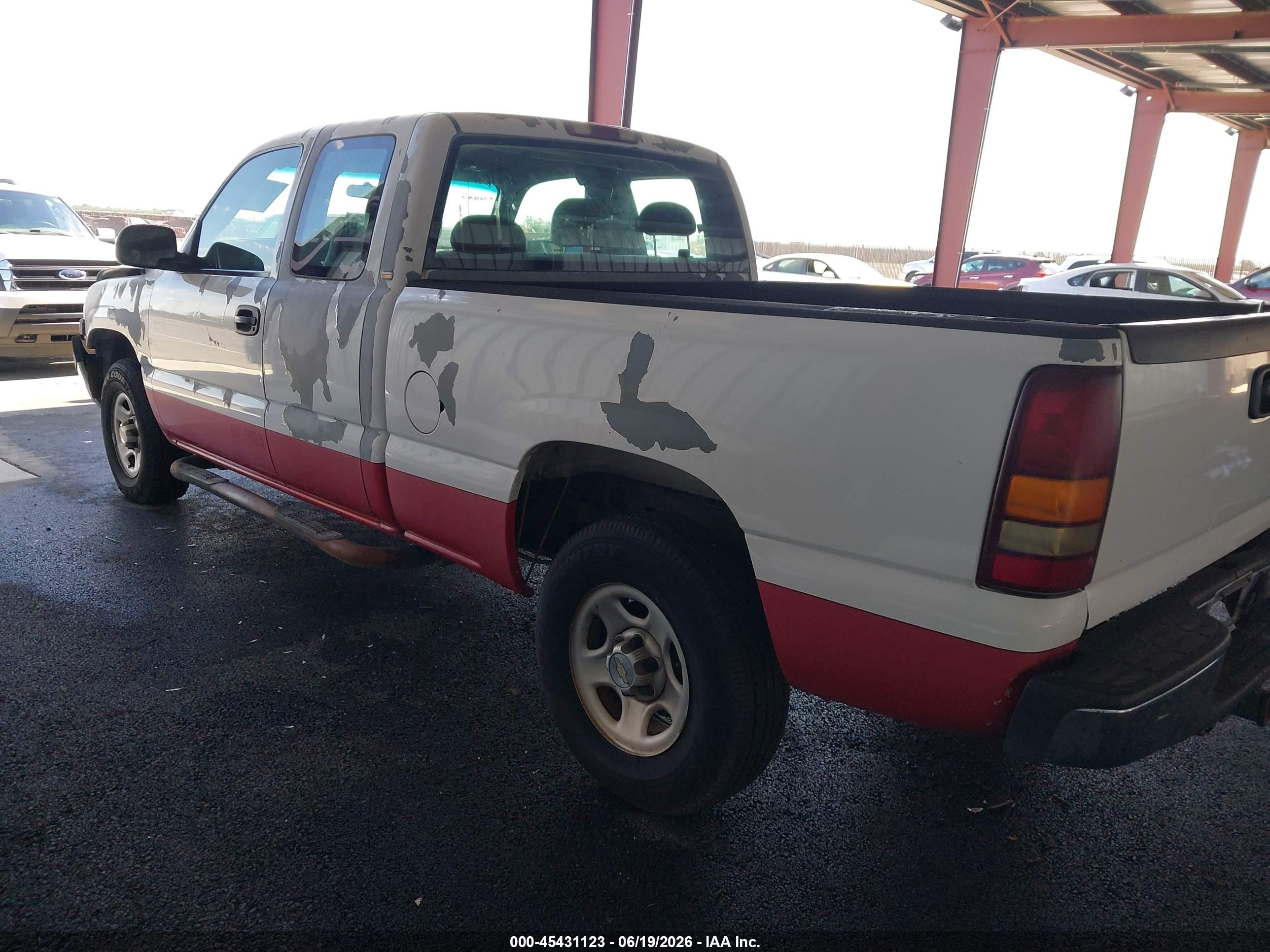 2002 Chevrolet Silverado 1500   White vin: 2GCEK19T821288103