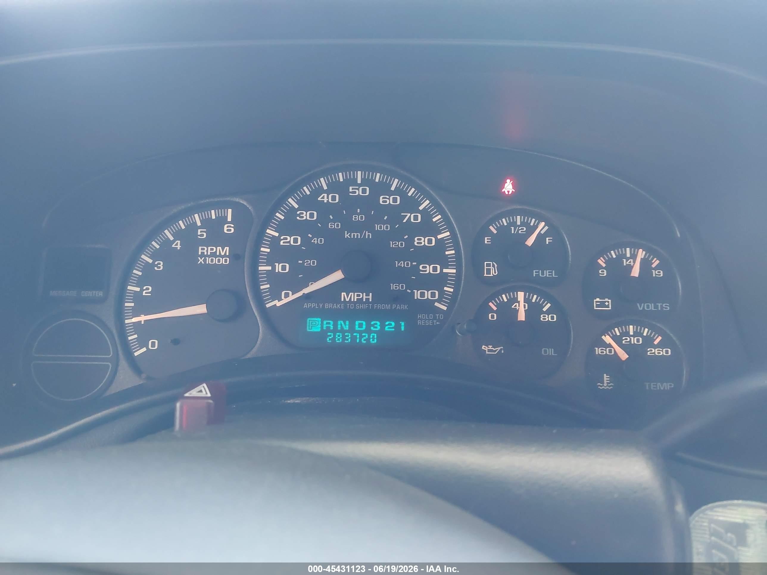 2002 Chevrolet Silverado 1500   White vin: 2GCEK19T821288103
