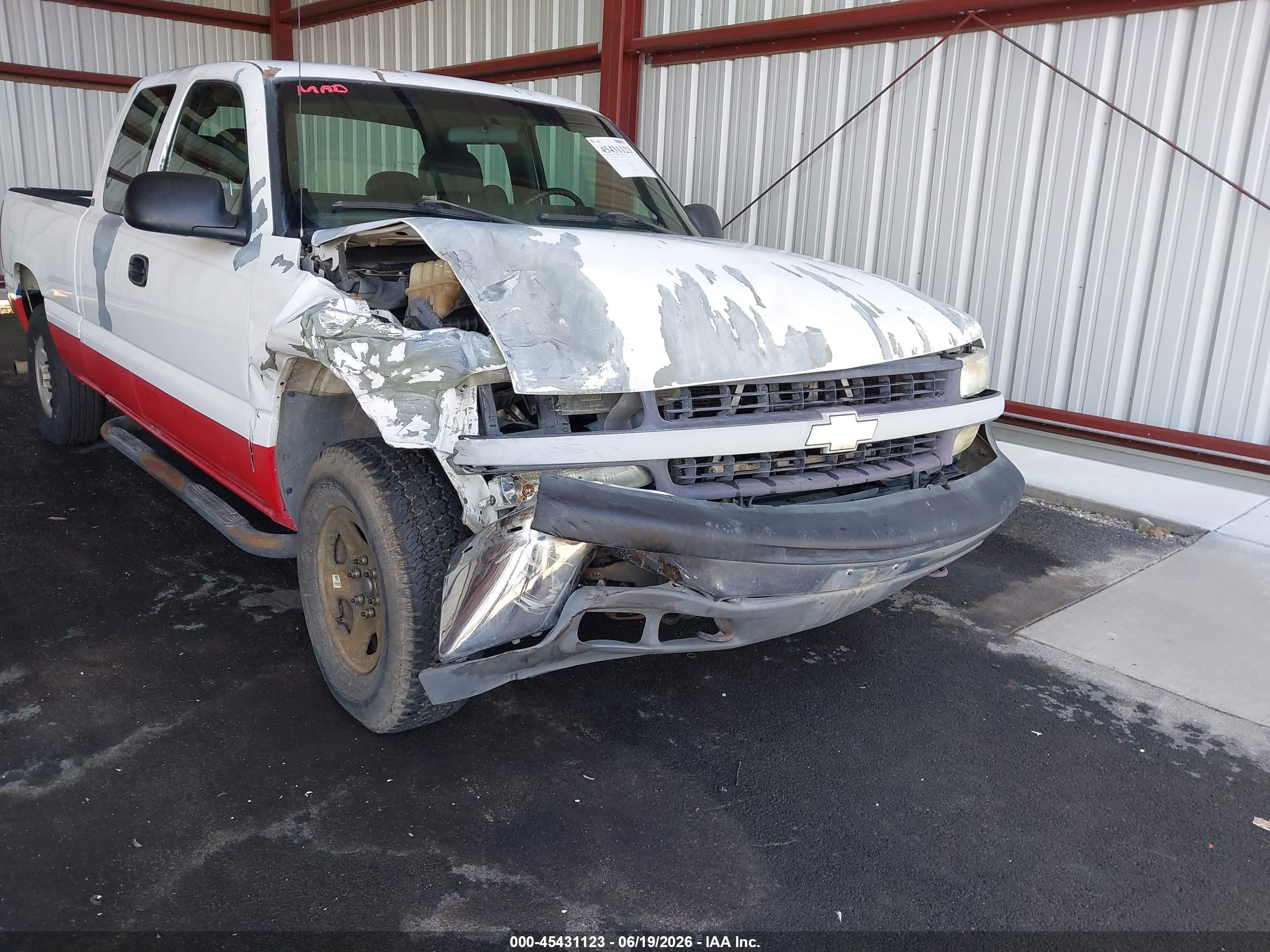 2002 Chevrolet Silverado 1500   White vin: 2GCEK19T821288103