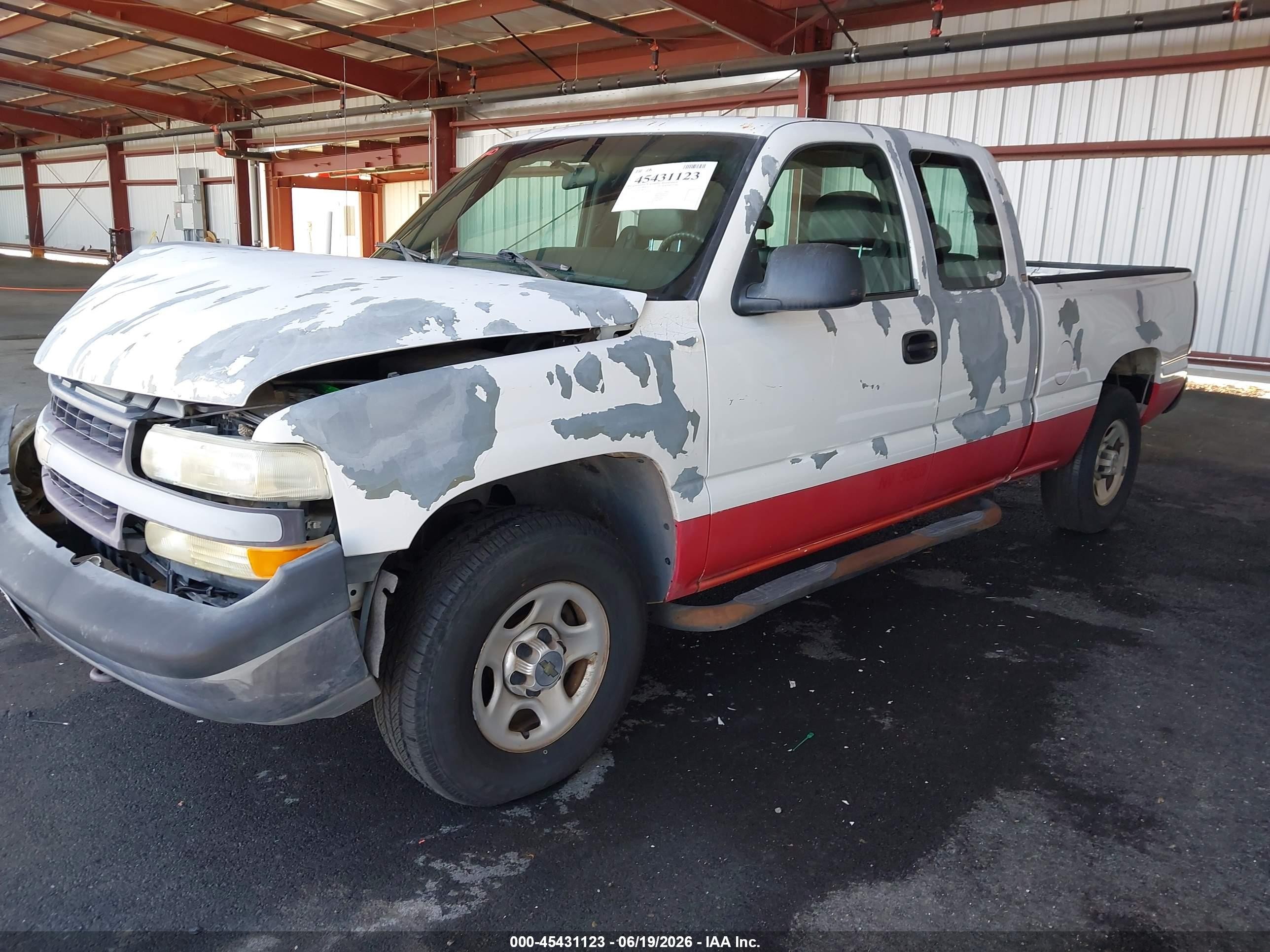 2002 Chevrolet Silverado 1500   White vin: 2GCEK19T821288103