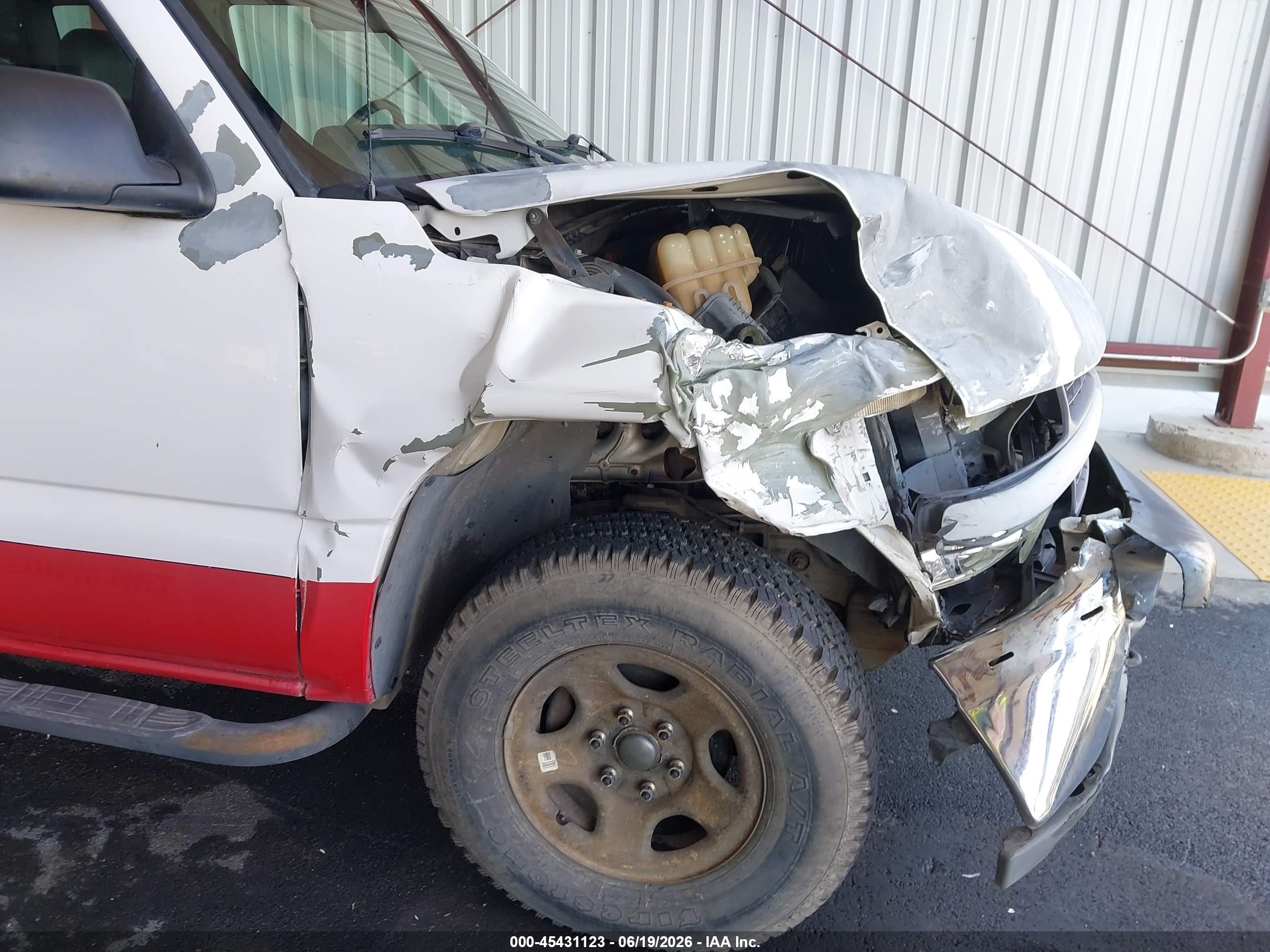 2002 Chevrolet Silverado 1500   White vin: 2GCEK19T821288103