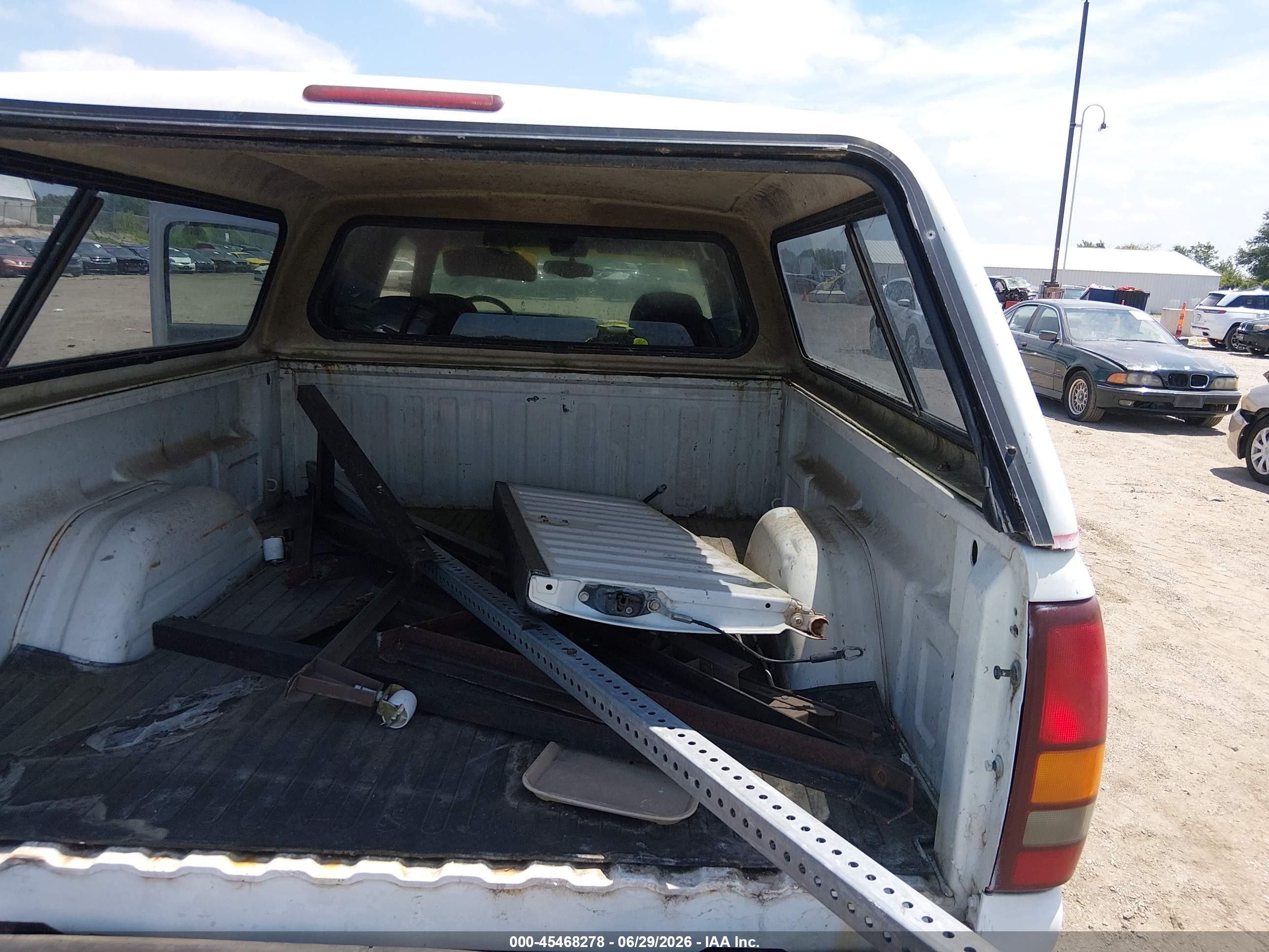 1999 Chevrolet Silverado 1500 Ls Белый vin: 2GCEK19T8X1253262