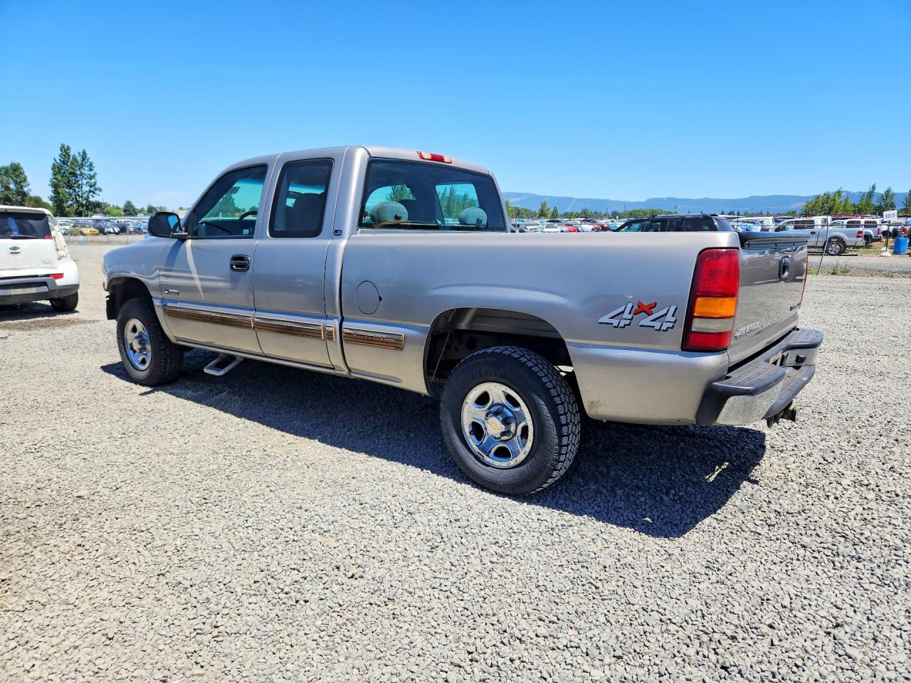 2002 Chevrolet Silverado K1500 Silver vin: 2GCEK19T921401931