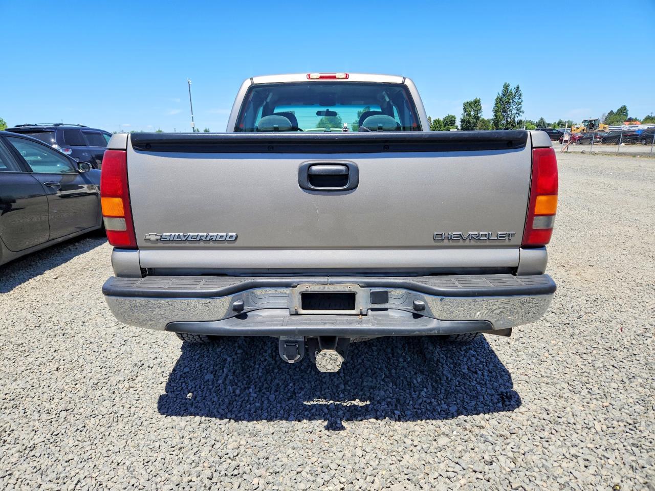 2002 Chevrolet Silverado K1500 Silver vin: 2GCEK19T921401931