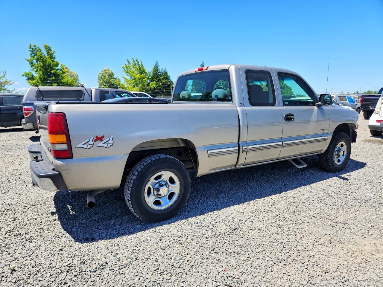 2002 Chevrolet Silverado K1500 Silver vin: 2GCEK19T921401931