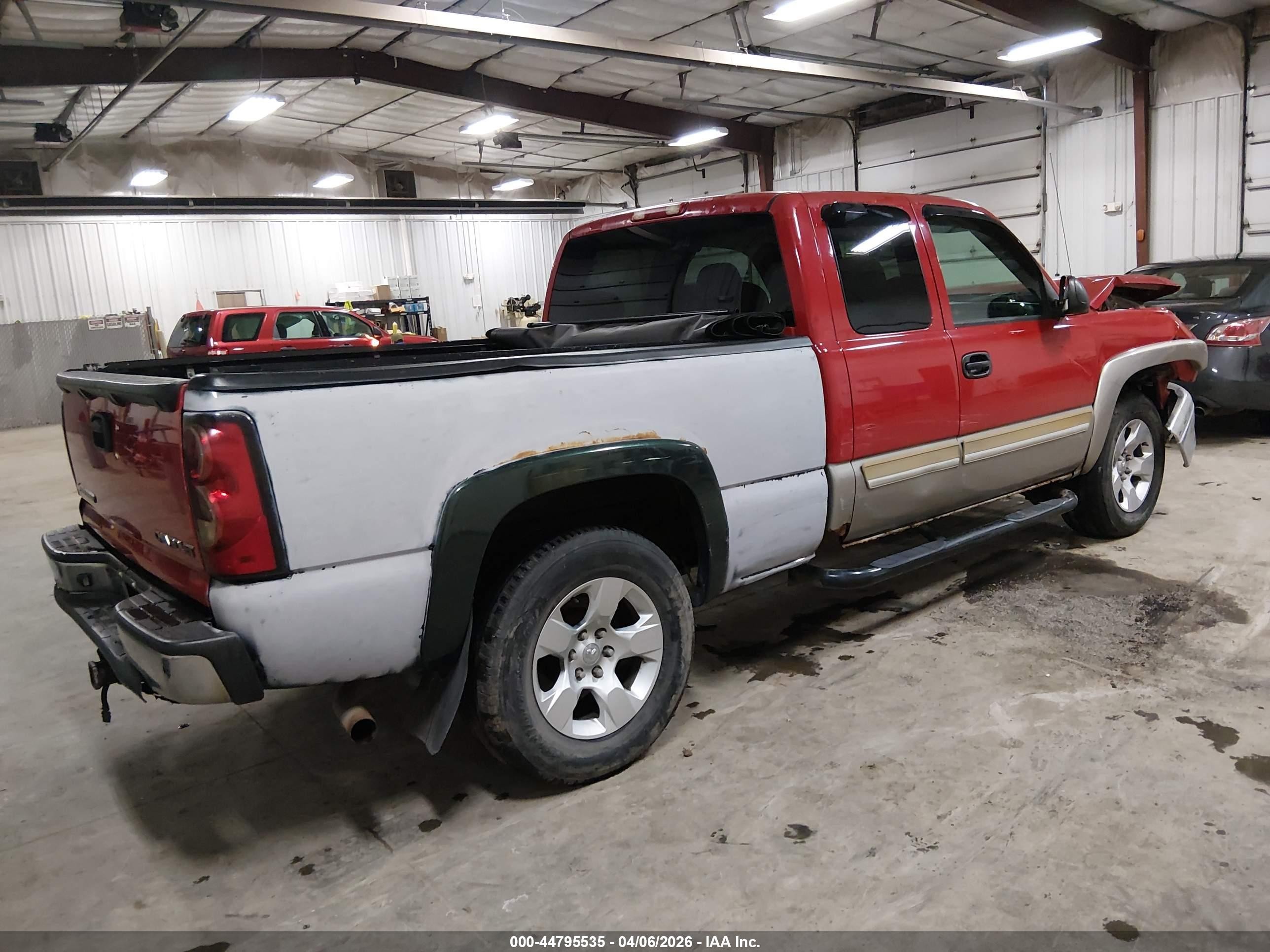 2003 Chevrolet Silverado 1500 Ls Красный vin: 2GCEK19T931342901