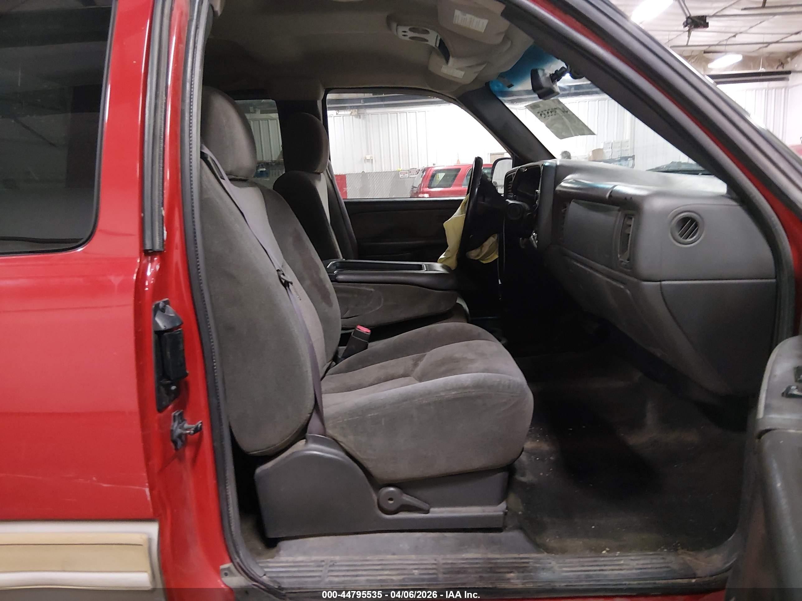 2003 Chevrolet Silverado 1500 Ls Красный vin: 2GCEK19T931342901