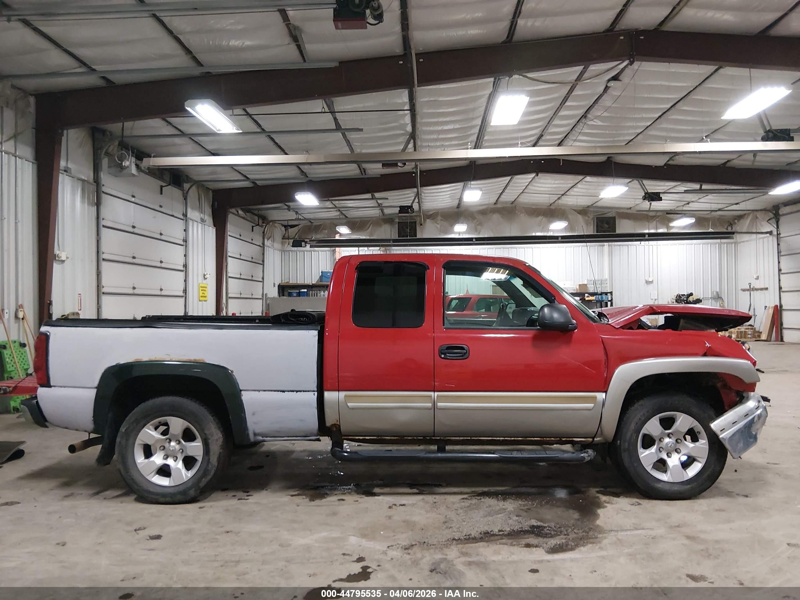 2003 Chevrolet Silverado 1500 Ls Красный vin: 2GCEK19T931342901