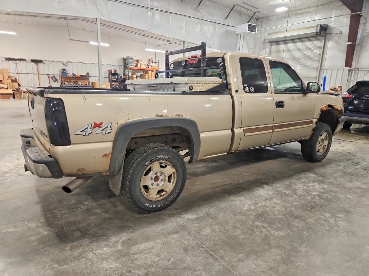 2004 Chevrolet Silverado K1500 Tan vin: 2GCEK19T941158124