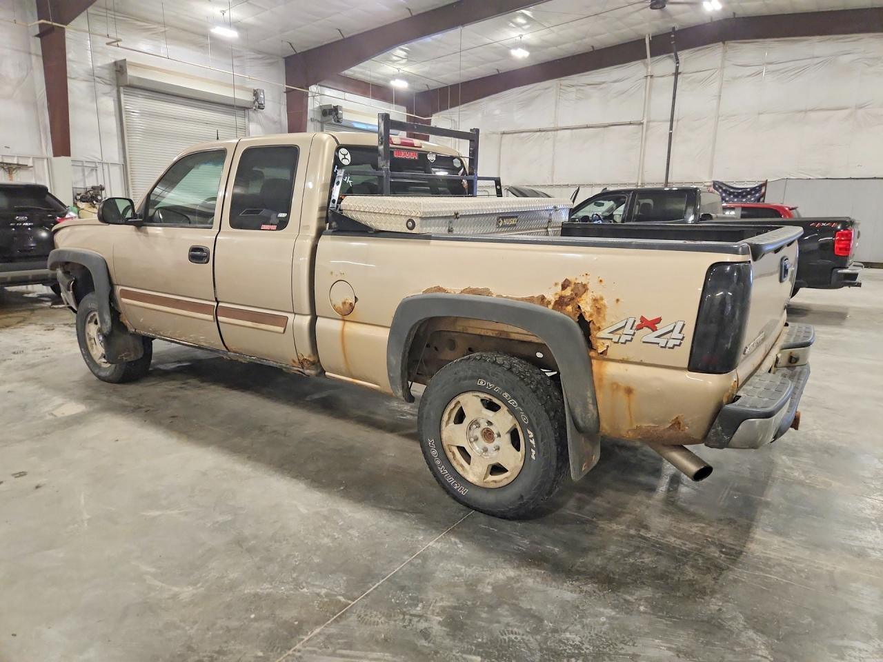 2004 Chevrolet Silverado K1500 Tan vin: 2GCEK19T941158124