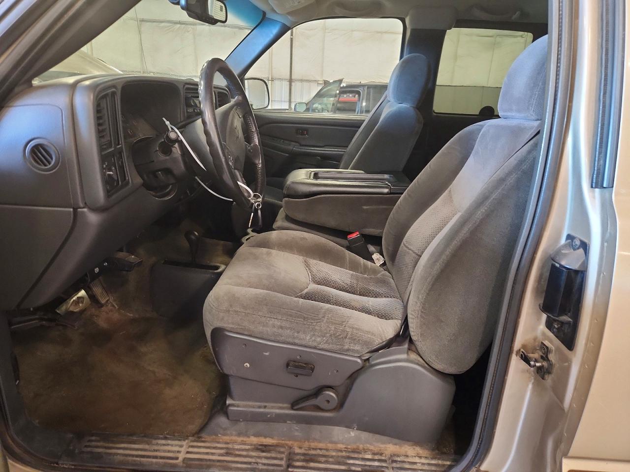 2004 Chevrolet Silverado K1500 Tan vin: 2GCEK19T941158124