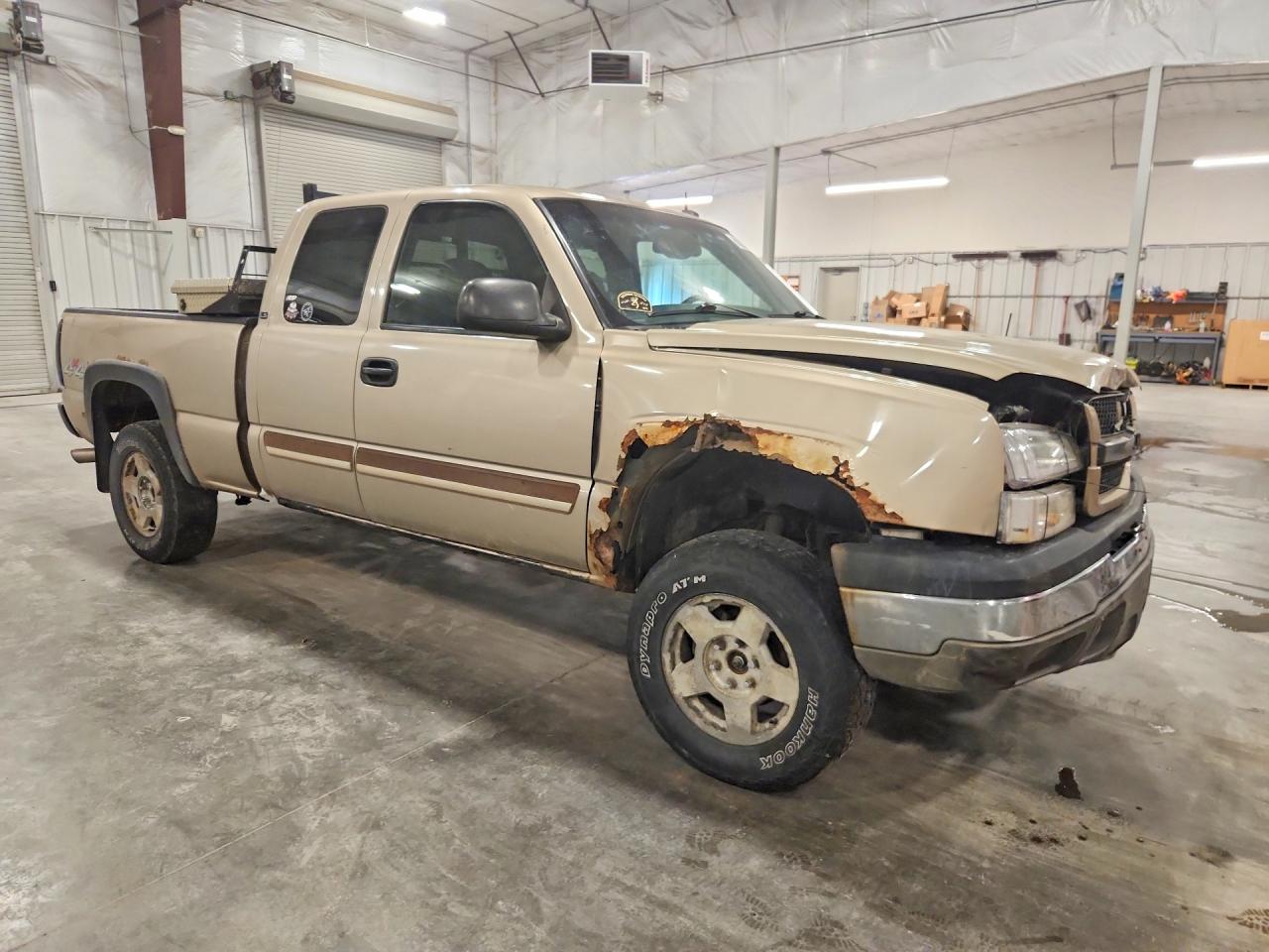 2004 Chevrolet Silverado K1500 Tan vin: 2GCEK19T941158124