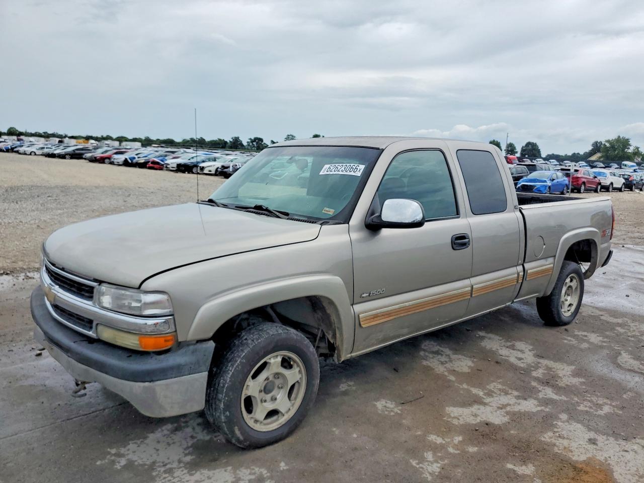 2001 Chevrolet Silverado K1500 Silver vin: 2GCEK19TX11236177