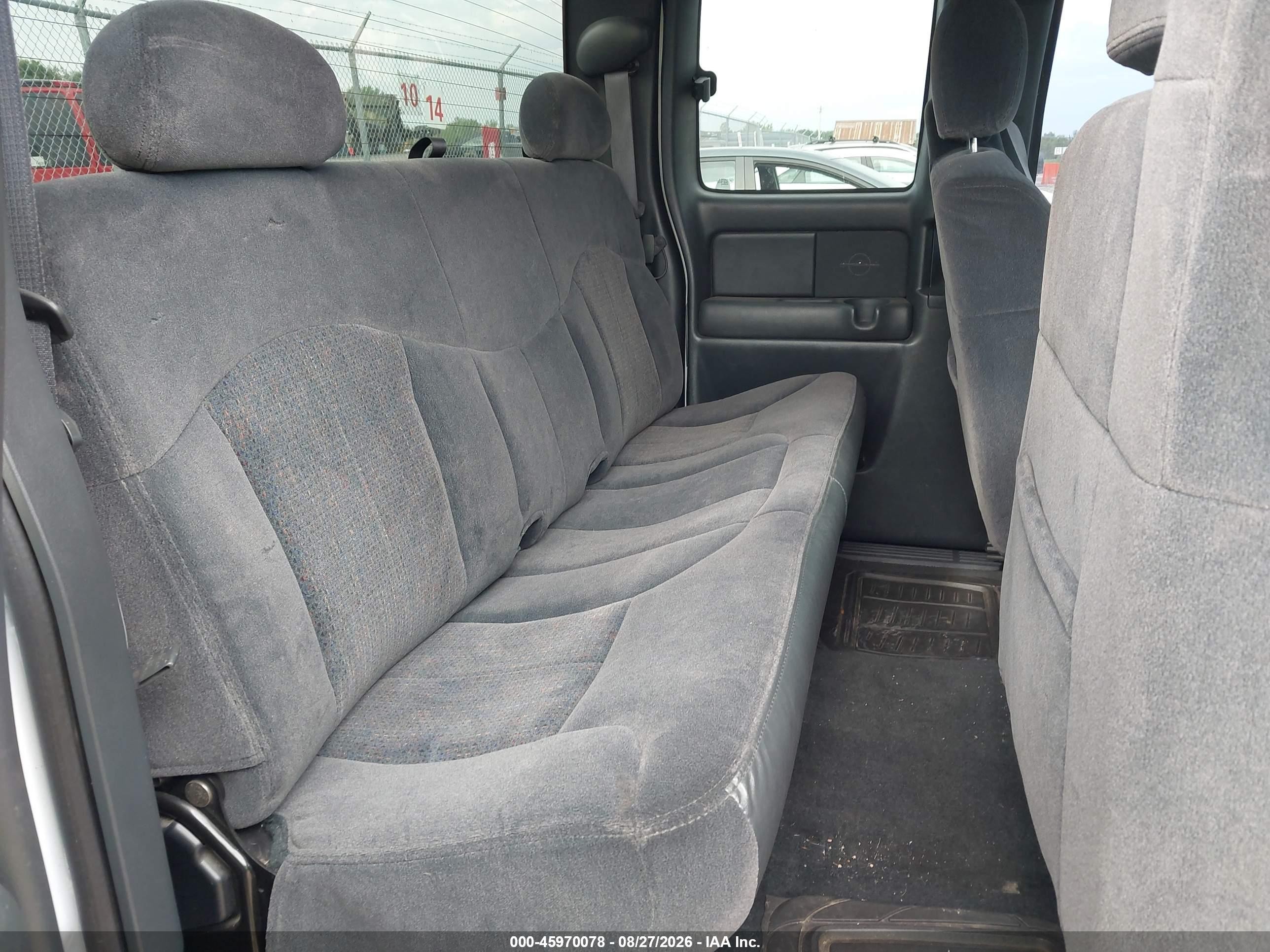 2001 Chevrolet Silverado 1500 Ls White vin: 2GCEK19TX11300489