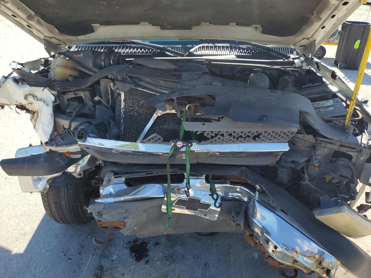 2004 Chevrolet Silverado K1500 White vin: 2GCEK19V041259666