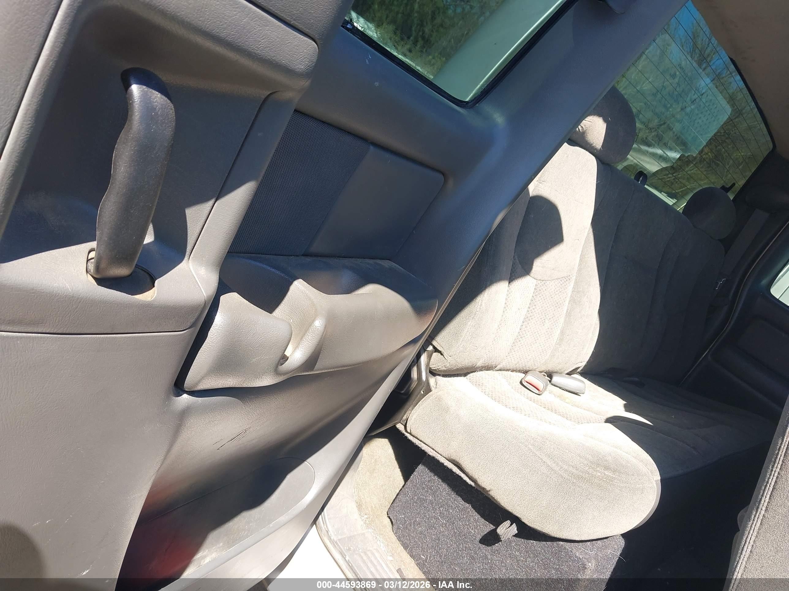 2004 Chevrolet Silverado 1500 Ls Бежевый vin: 2GCEK19V241164154