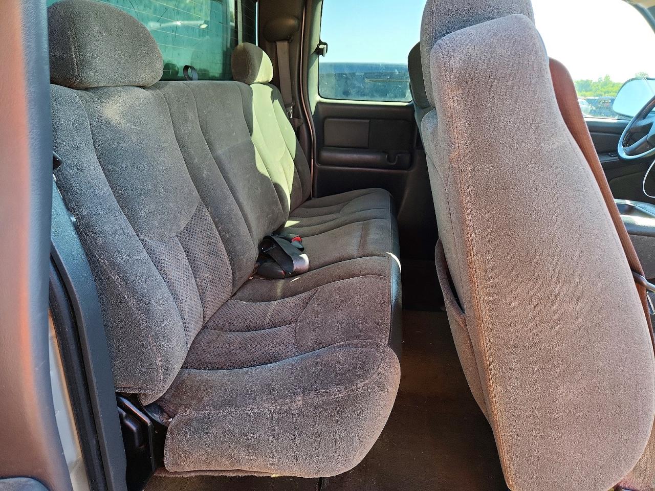 2004 Chevrolet Silverado K1500 Silver vin: 2GCEK19V341250542
