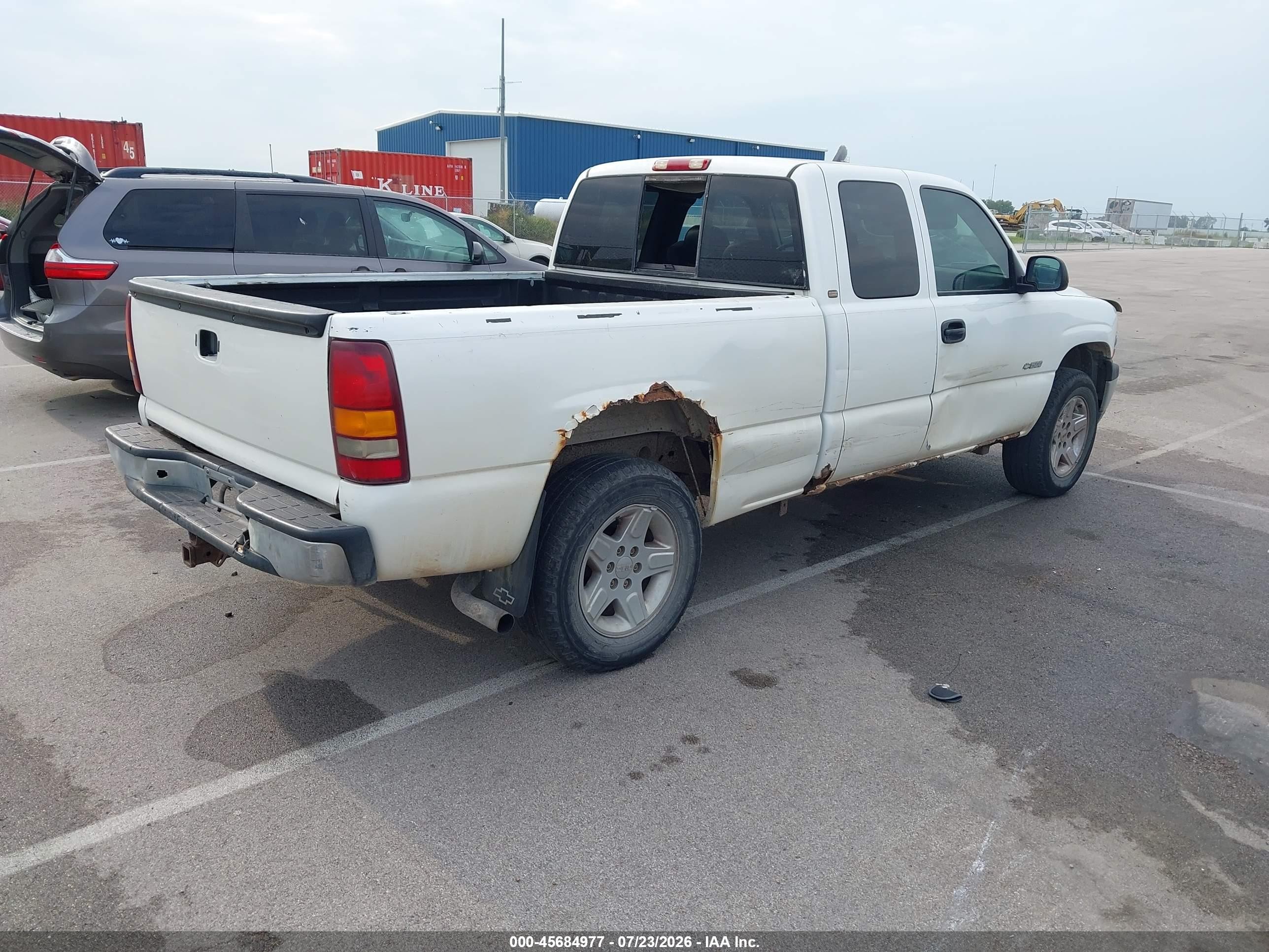 2001 Chevrolet Silverado 1500   White vin: 2GCEK19V411286879