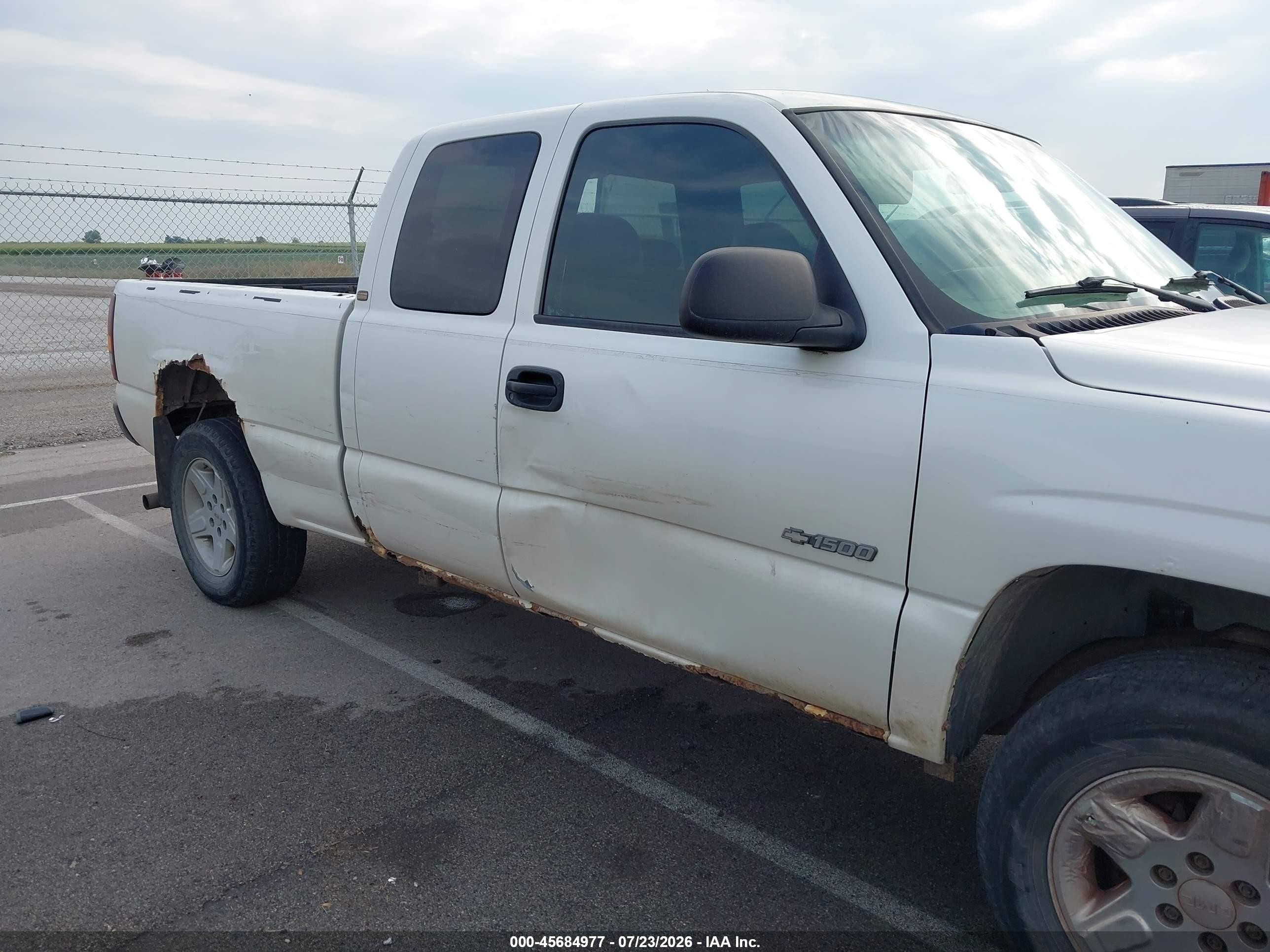 2001 Chevrolet Silverado 1500   White vin: 2GCEK19V411286879