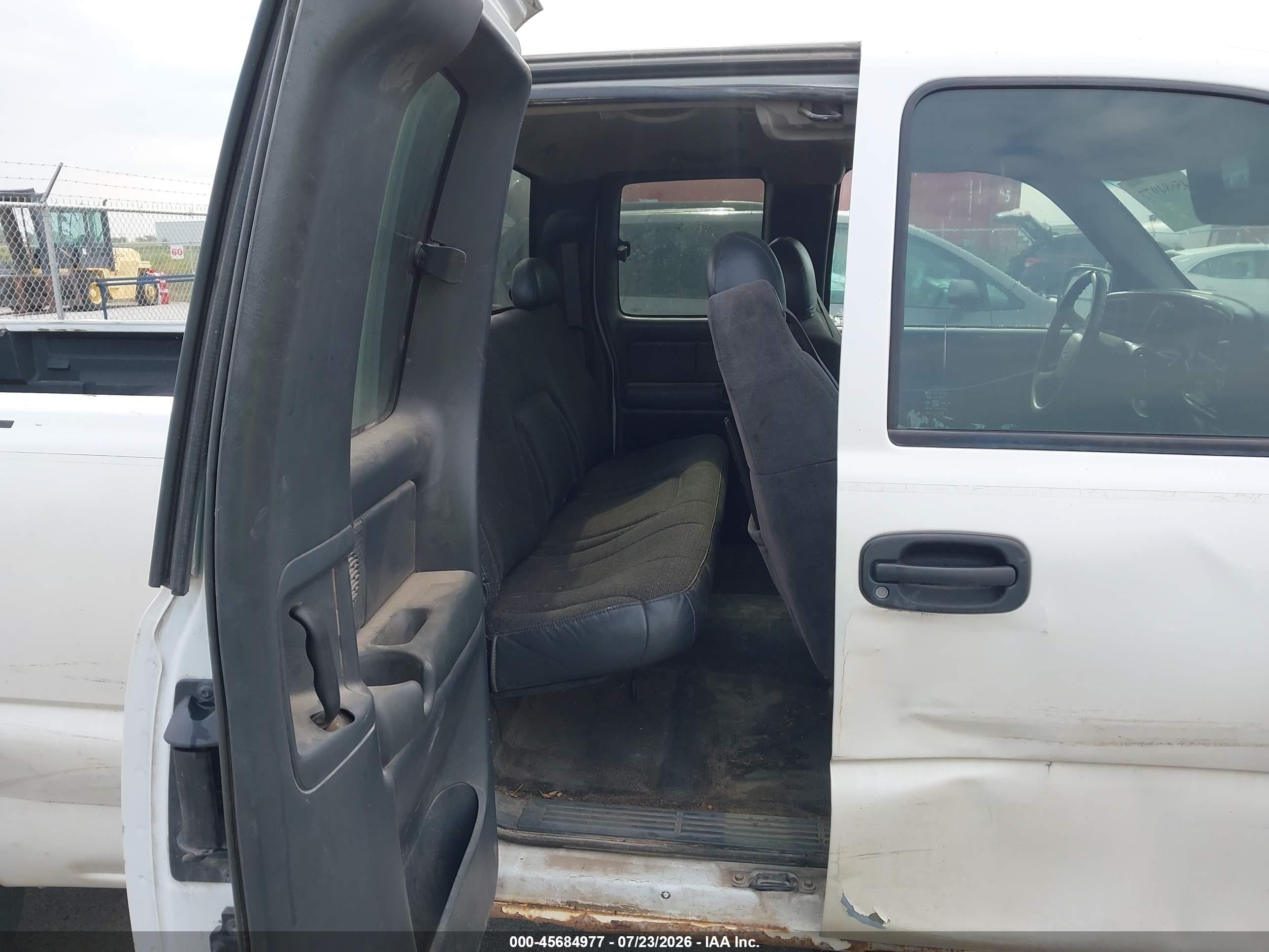 2001 Chevrolet Silverado 1500   White vin: 2GCEK19V411286879
