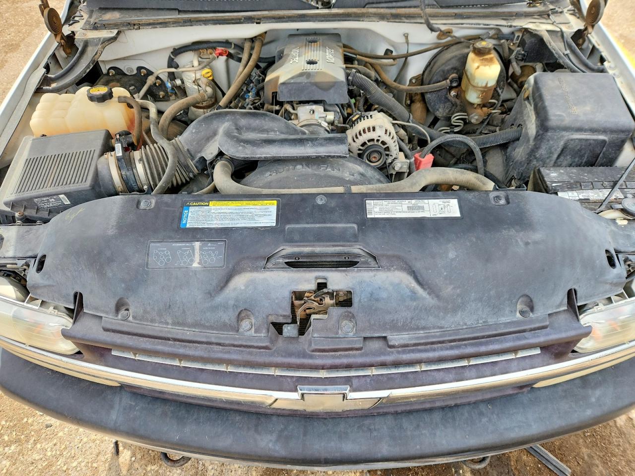 1999 Chevrolet Silverado K1500 Белый vin: 2GCEK19V5X1243404