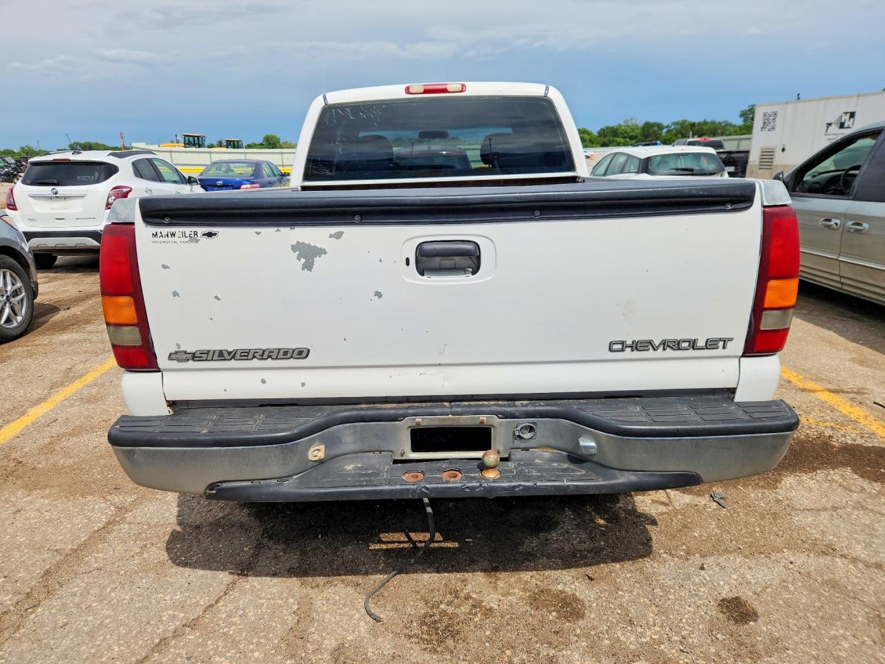 1999 Chevrolet Silverado K1500 Белый vin: 2GCEK19V5X1243404