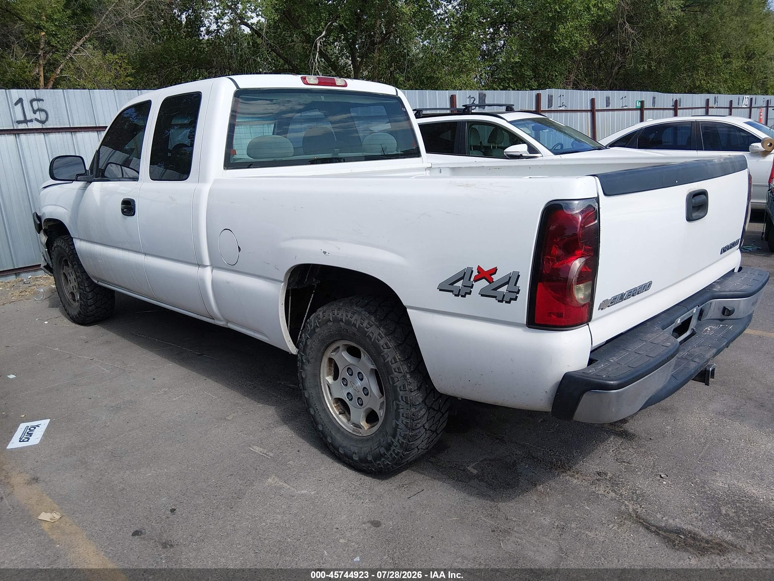 2004 Chevrolet Silverado 1500 Ls White vin: 2GCEK19V741405531