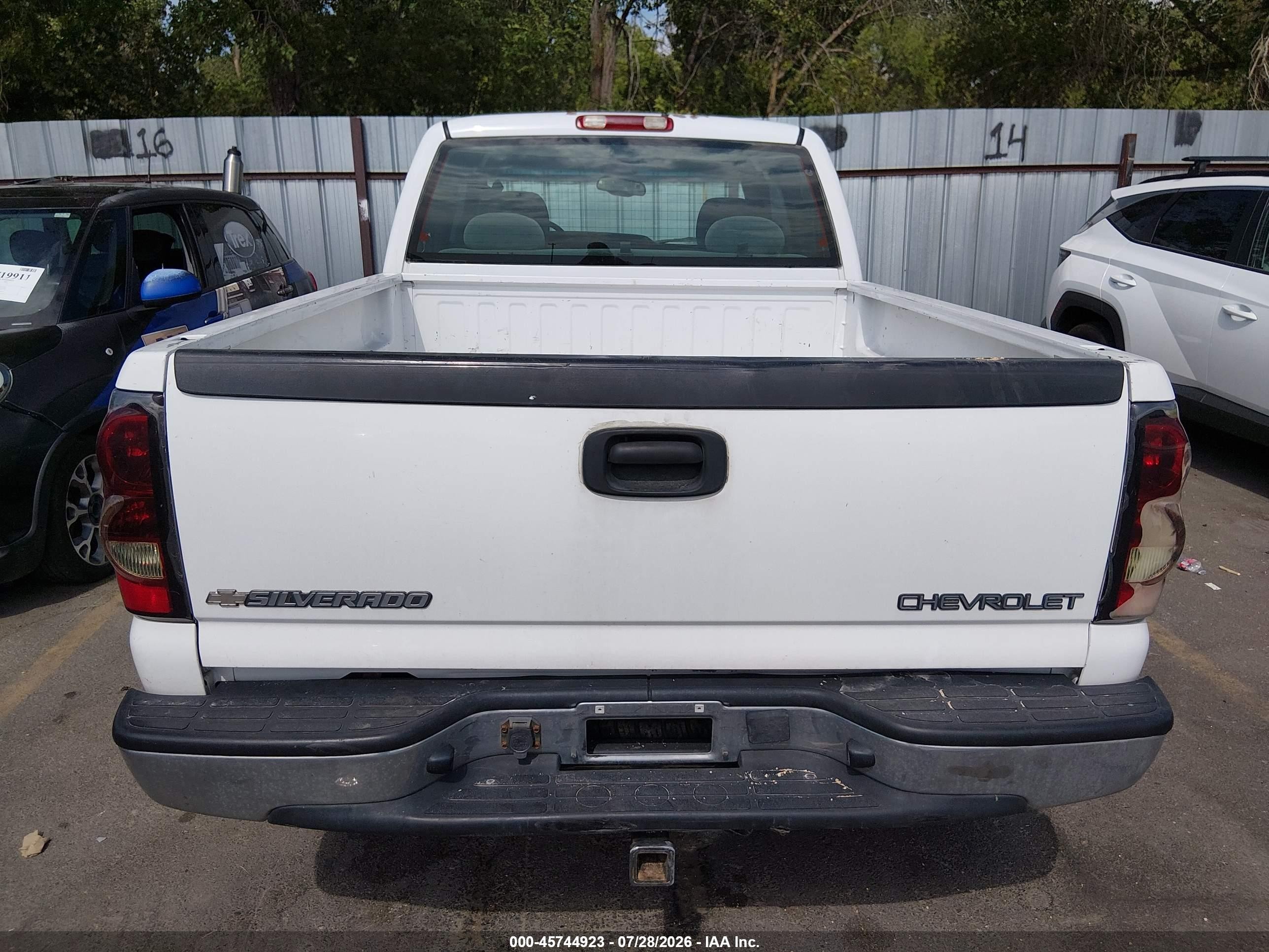 2004 Chevrolet Silverado 1500 Ls White vin: 2GCEK19V741405531