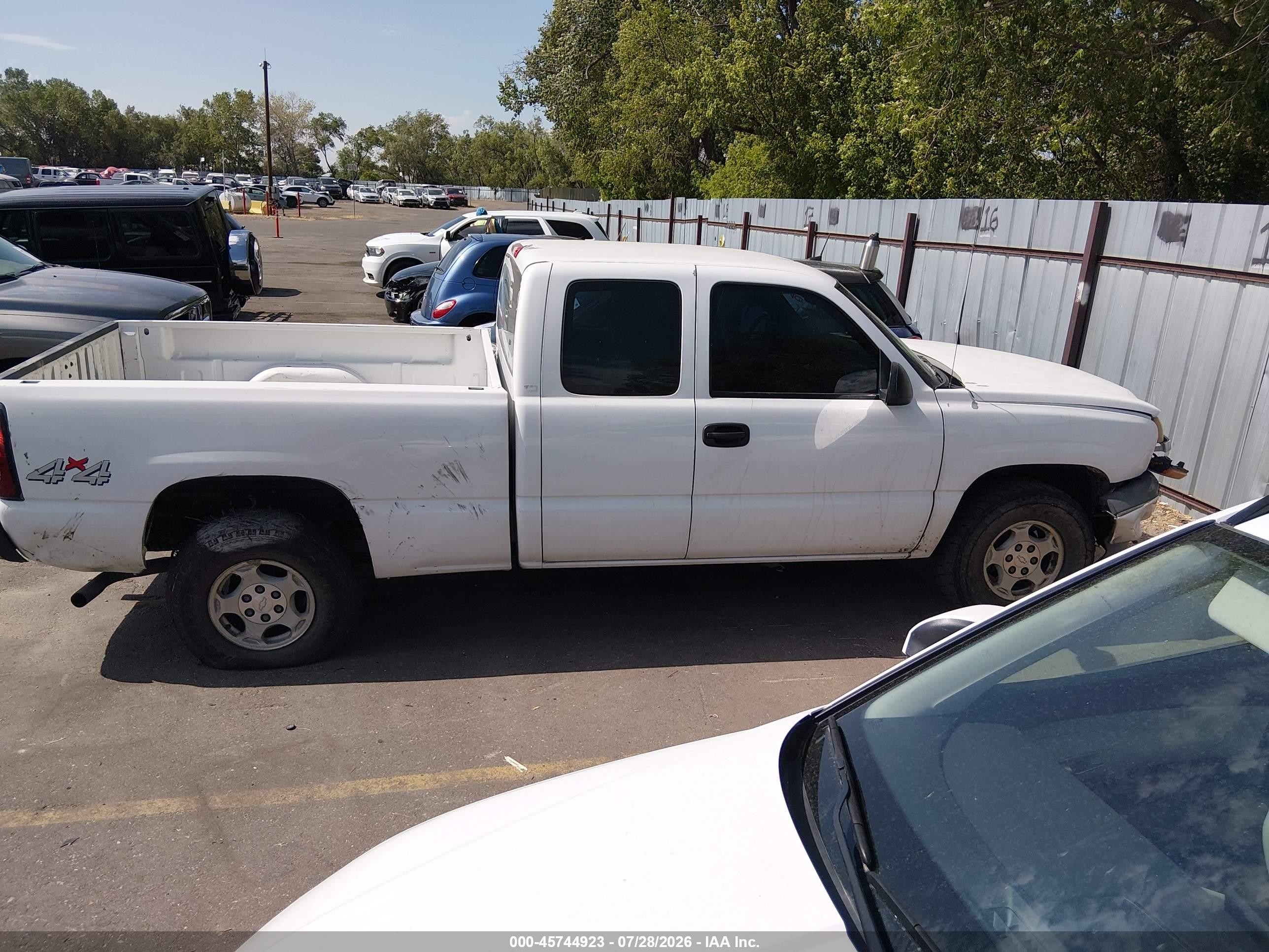 2004 Chevrolet Silverado 1500 Ls White vin: 2GCEK19V741405531