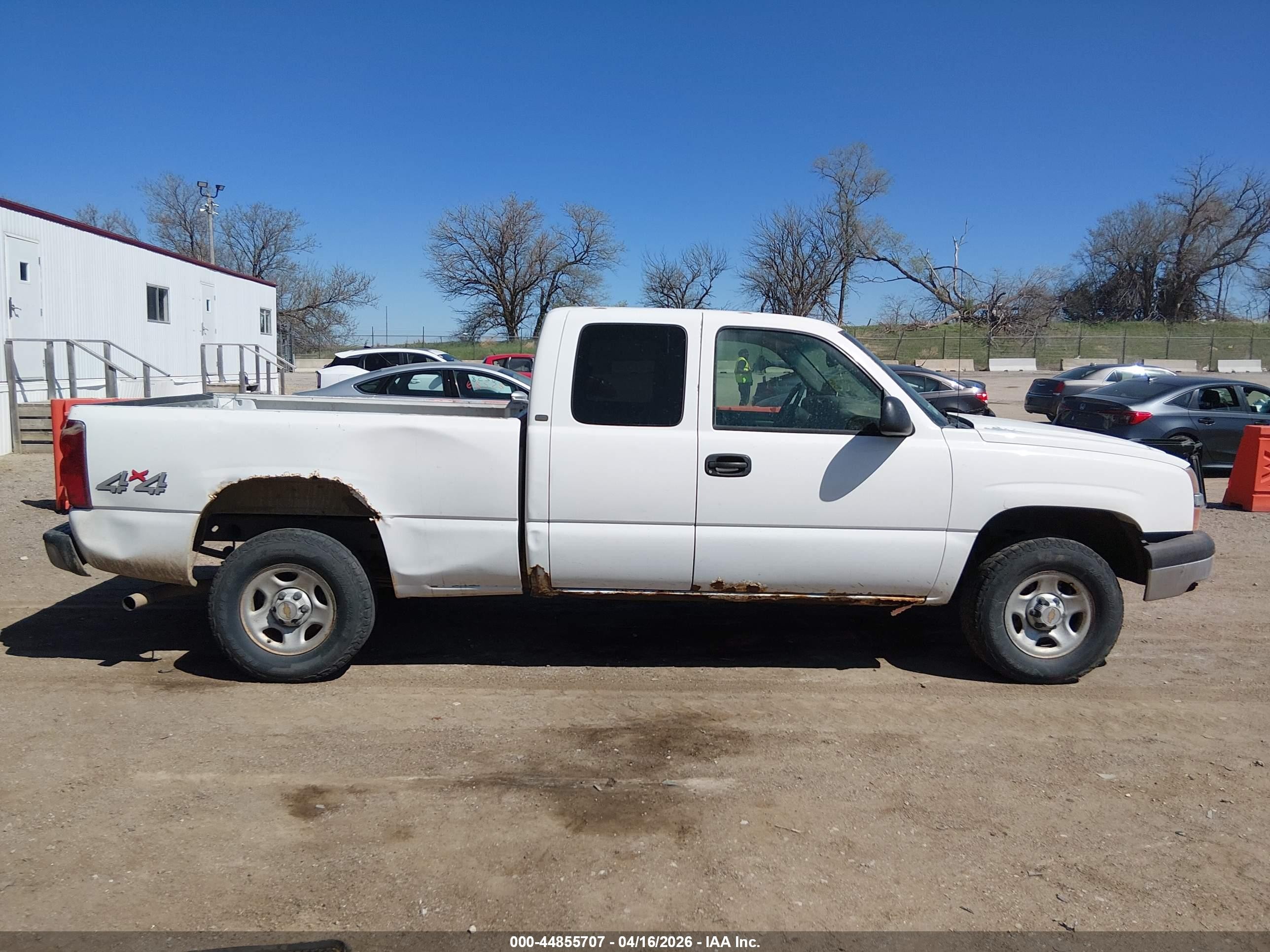 2003 Chevrolet Silverado 1500   White vin: 2GCEK19V831371517