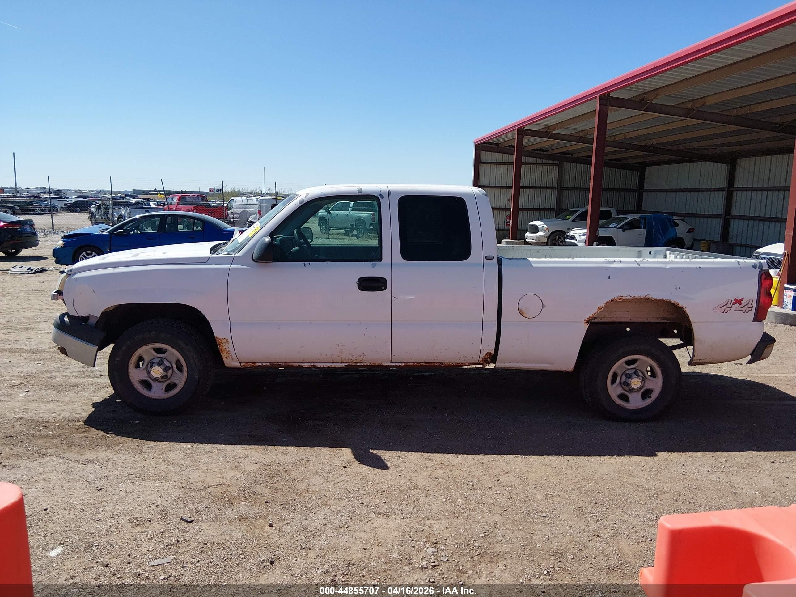 2003 Chevrolet Silverado 1500   White vin: 2GCEK19V831371517