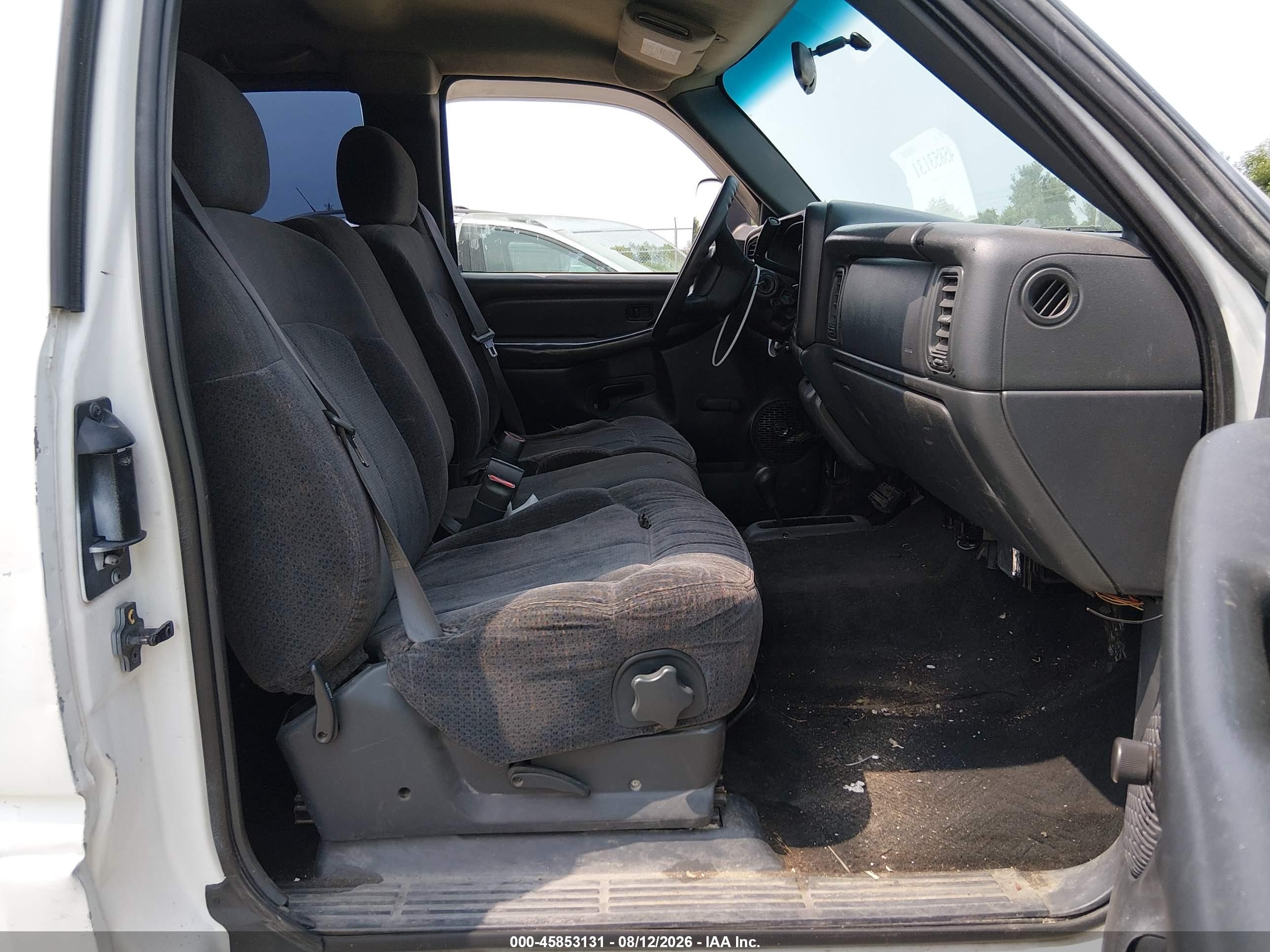 2002 Chevrolet Silverado 1500   White vin: 2GCEK19VX21258439