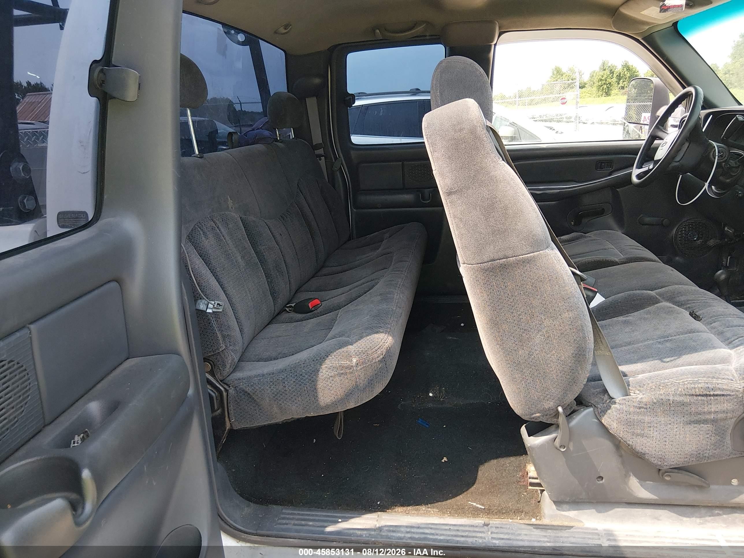 2002 Chevrolet Silverado 1500   White vin: 2GCEK19VX21258439