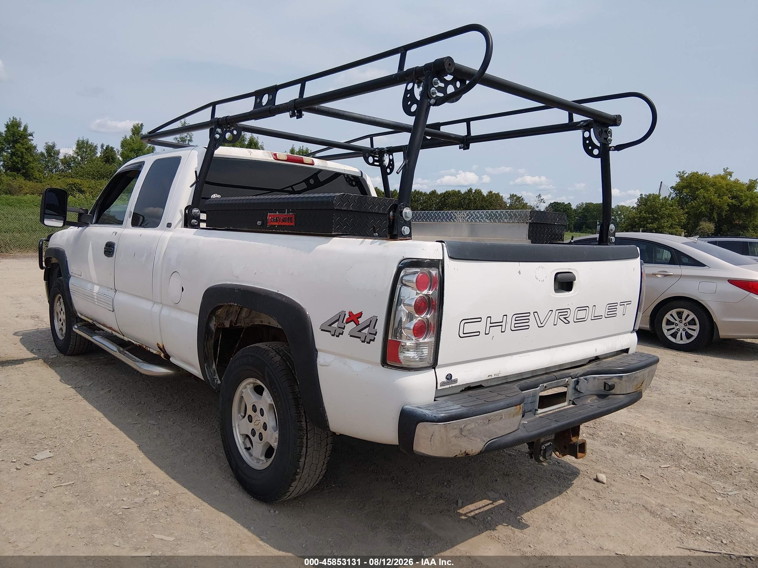 2002 Chevrolet Silverado 1500   White vin: 2GCEK19VX21258439