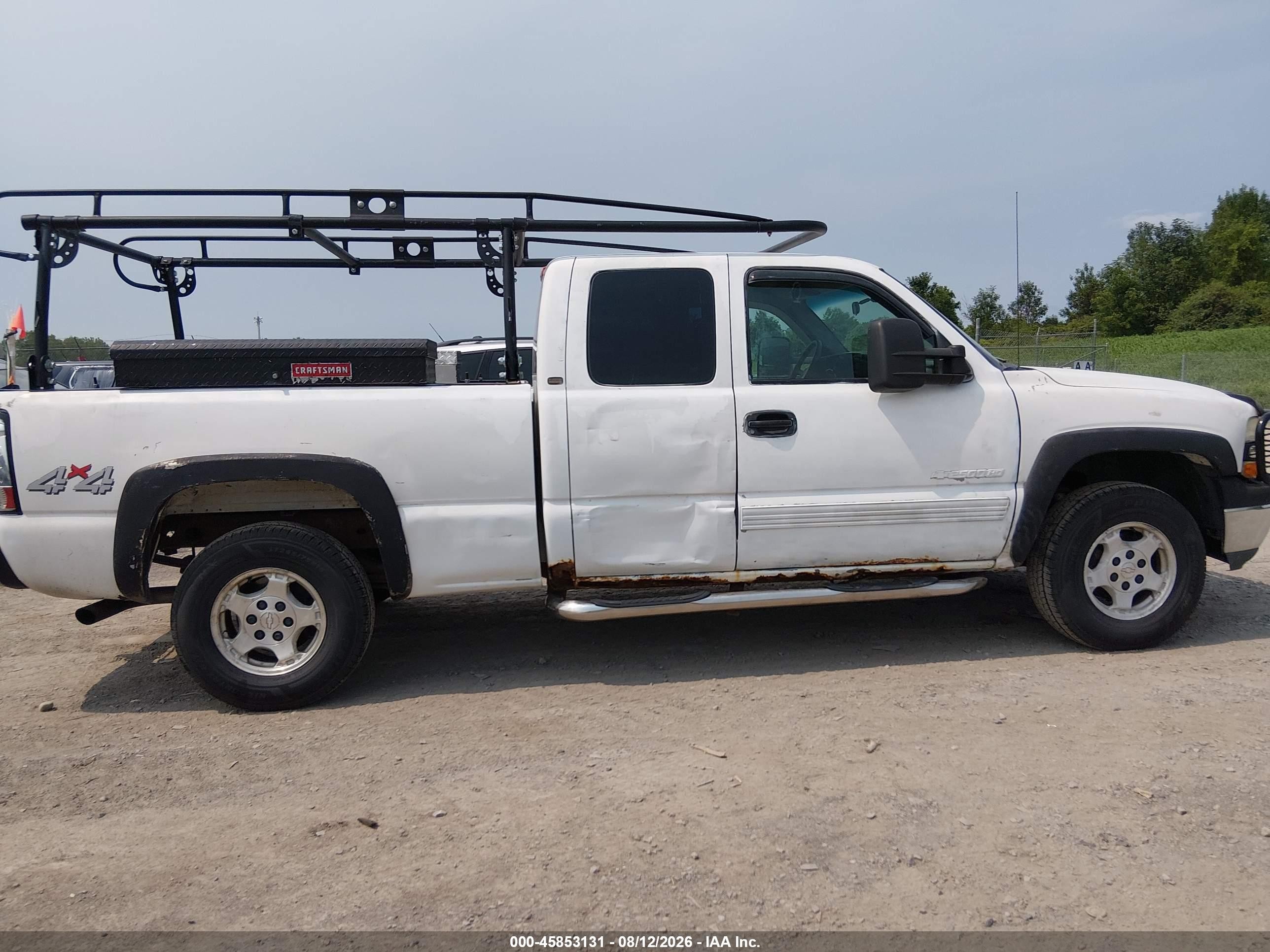 2002 Chevrolet Silverado 1500   White vin: 2GCEK19VX21258439