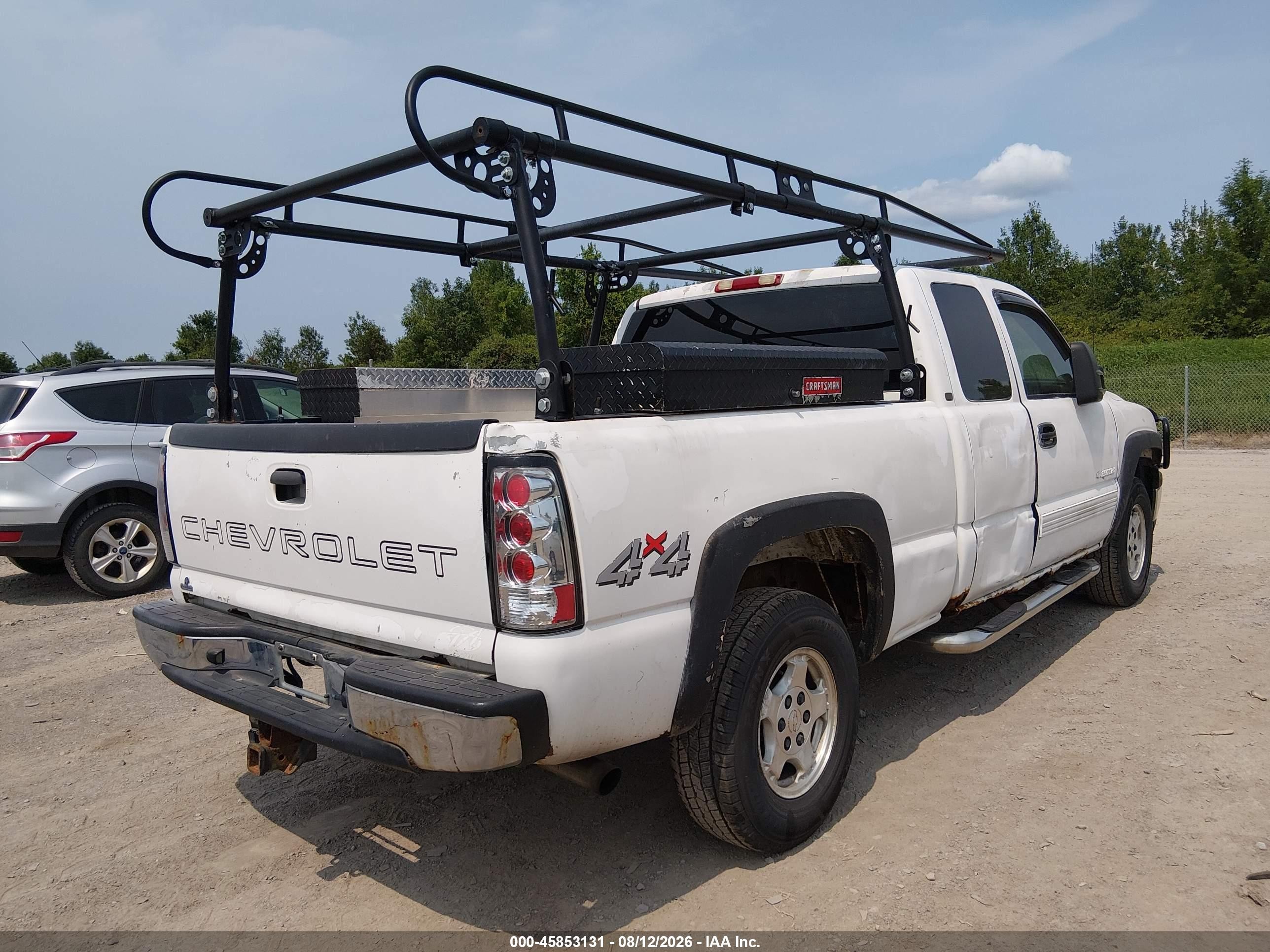 2002 Chevrolet Silverado 1500   White vin: 2GCEK19VX21258439