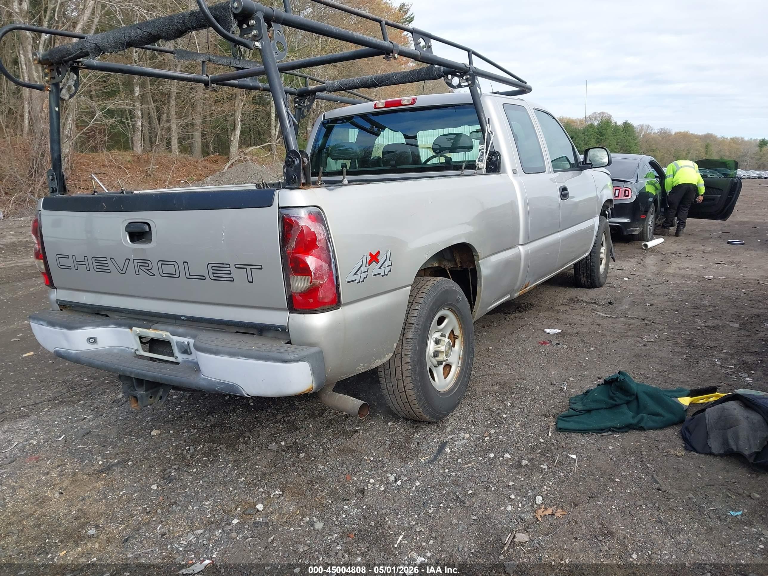 2004 Chevrolet Silverado 1500 Work Truck Серебряный vin: 2GCEK19VX41127739