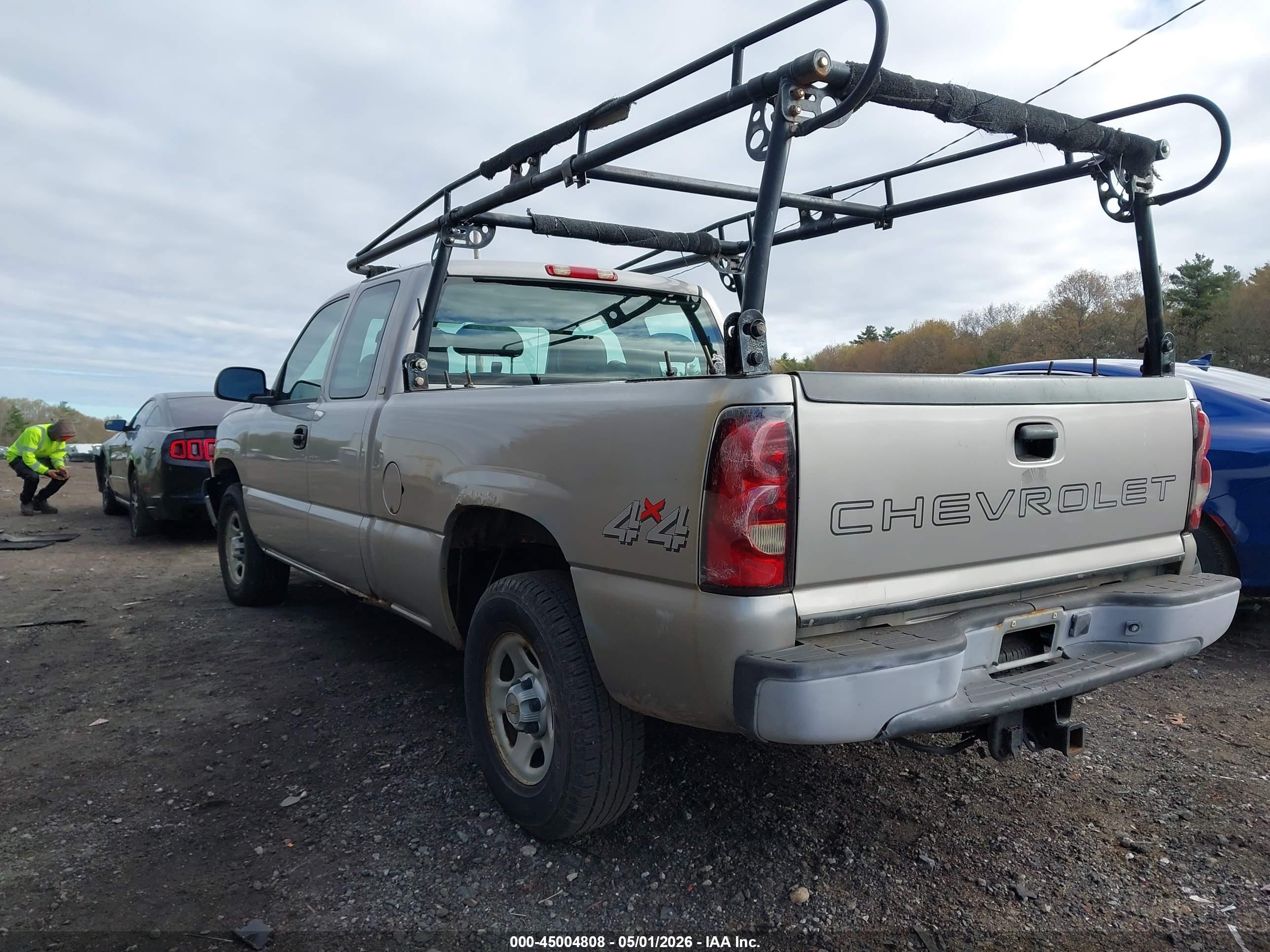 2004 Chevrolet Silverado 1500 Work Truck Серебряный vin: 2GCEK19VX41127739