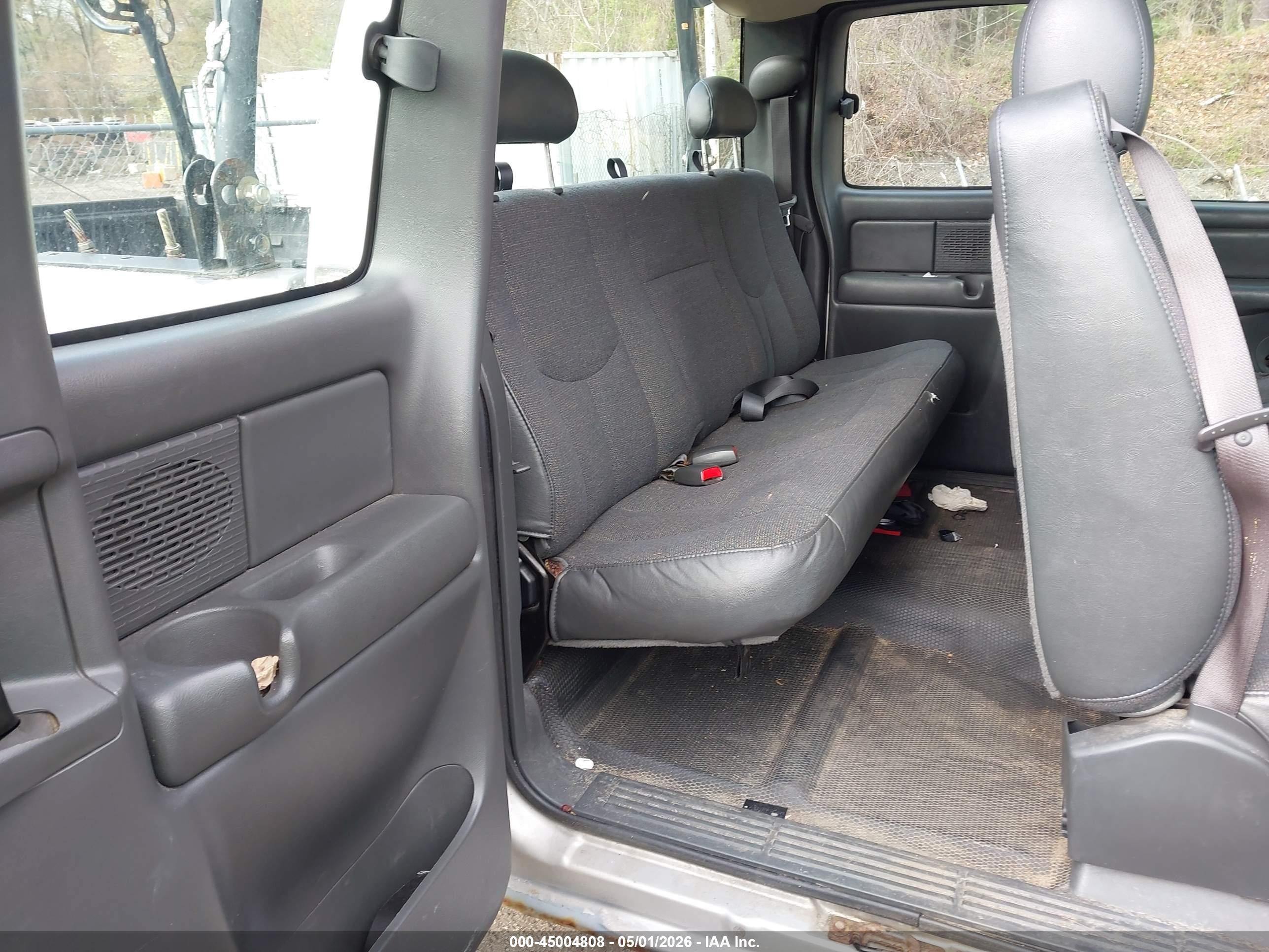 2004 Chevrolet Silverado 1500 Work Truck Серебряный vin: 2GCEK19VX41127739