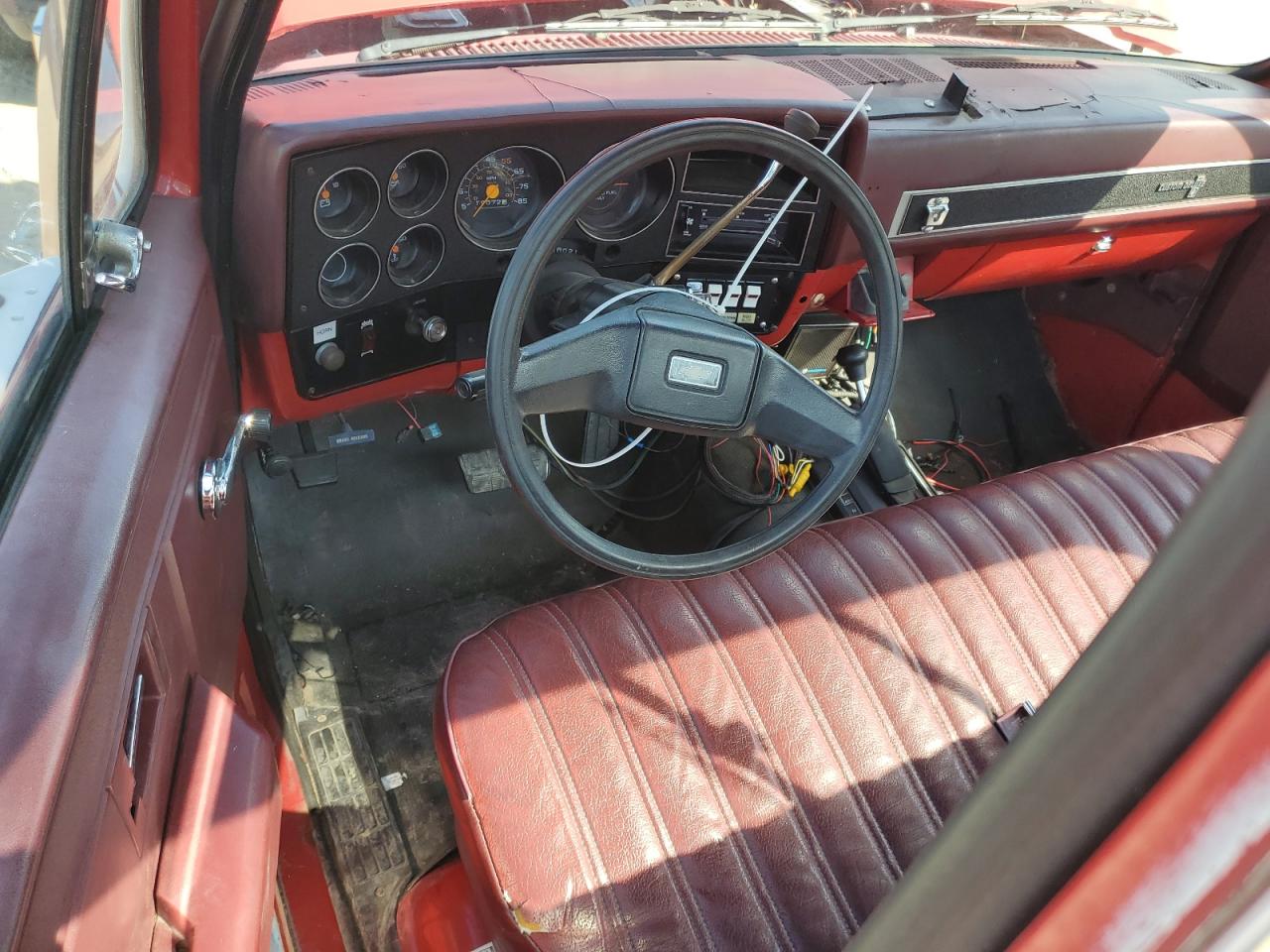 1985 Chevrolet K20  Красный vin: 2GCEK24LXF1214572