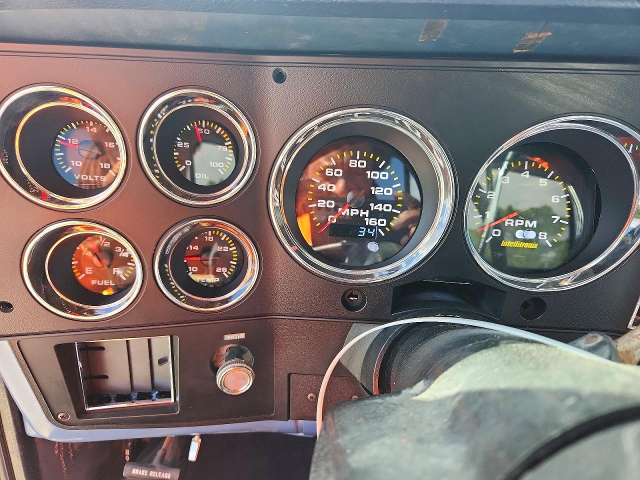 1986 Chevrolet C20 Two Tone vin: 2GCFC24H0G1103768