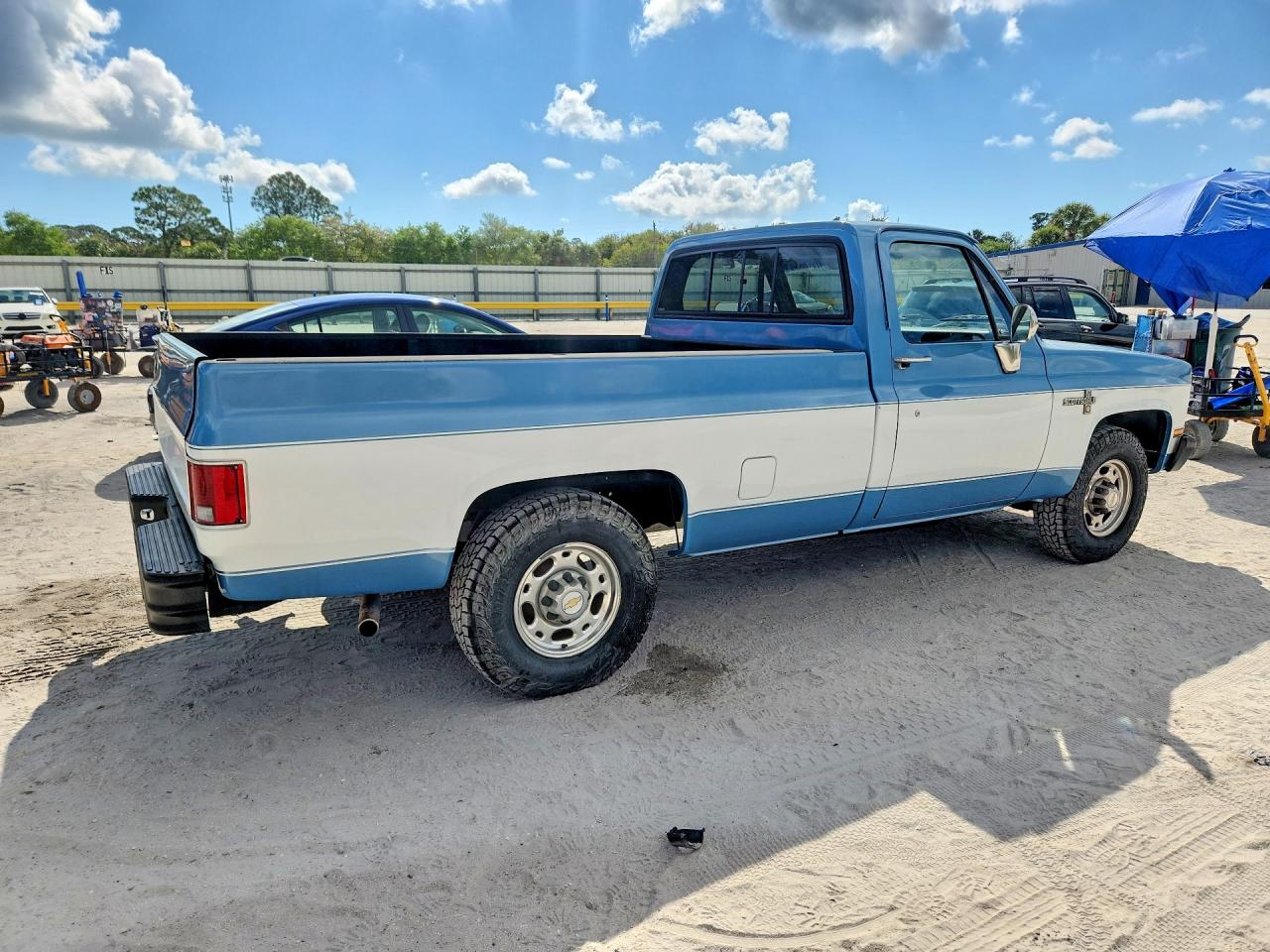1986 Chevrolet C20 Two Tone vin: 2GCFC24H0G1103768