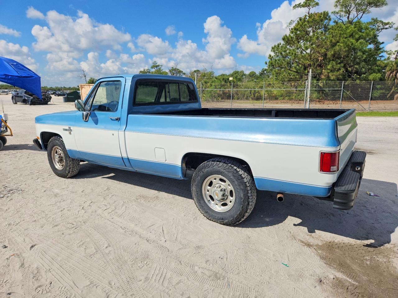 1986 Chevrolet C20 Two Tone vin: 2GCFC24H0G1103768