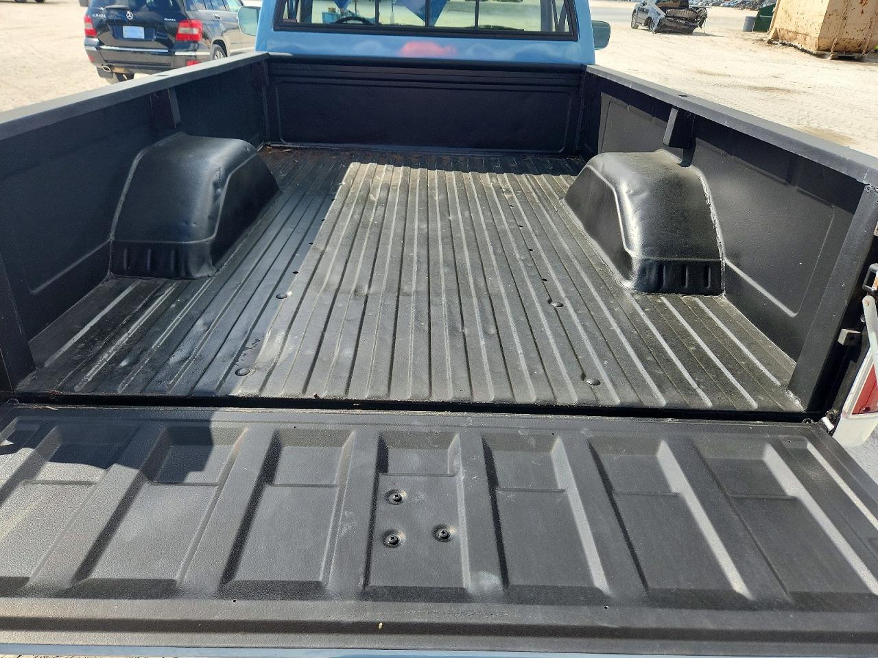 1986 Chevrolet C20 Two Tone vin: 2GCFC24H0G1103768