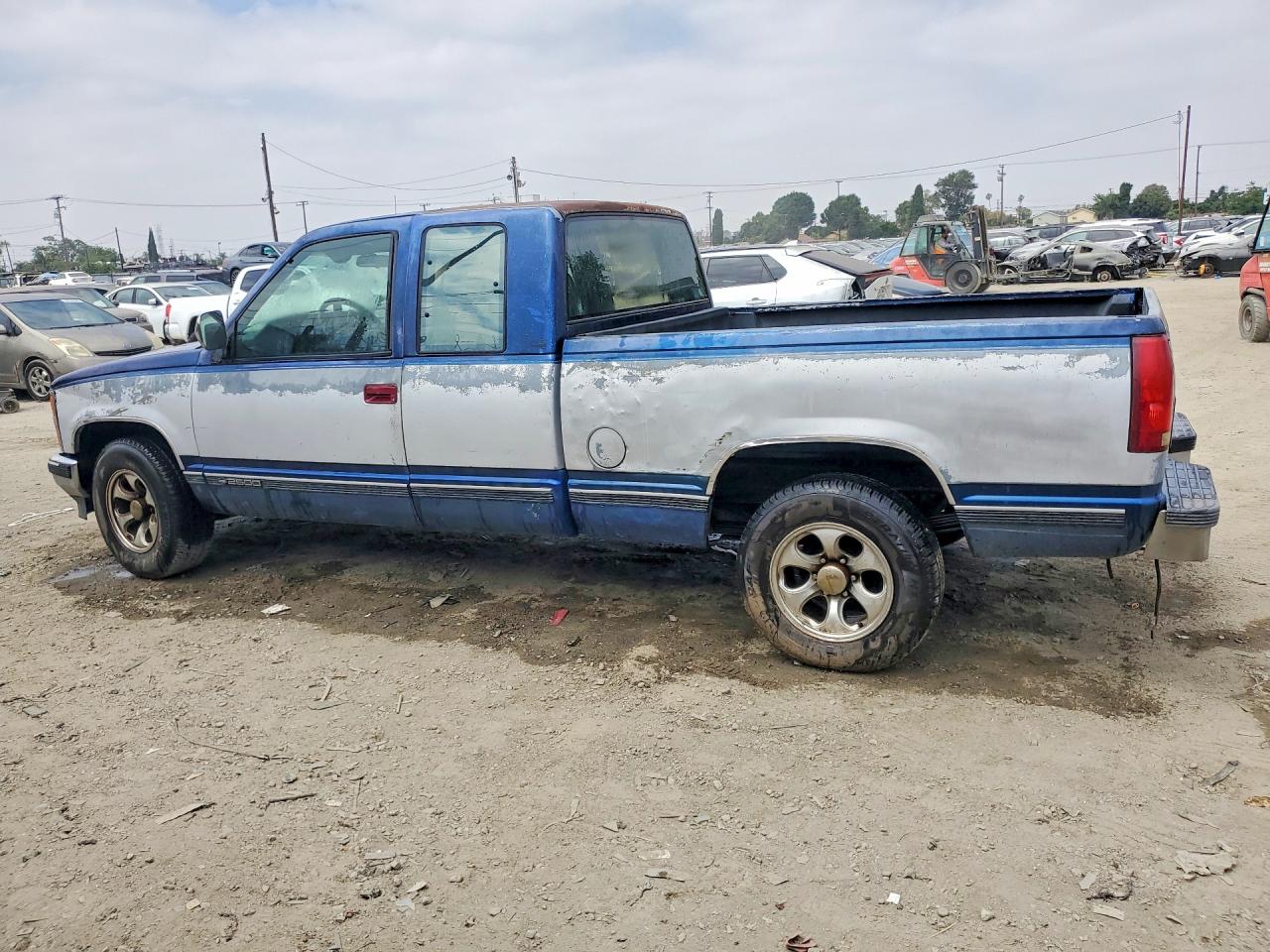 1993 Chevrolet Gmt-400 C2500 Two Tone vin: 2GCFC29KXP1127578