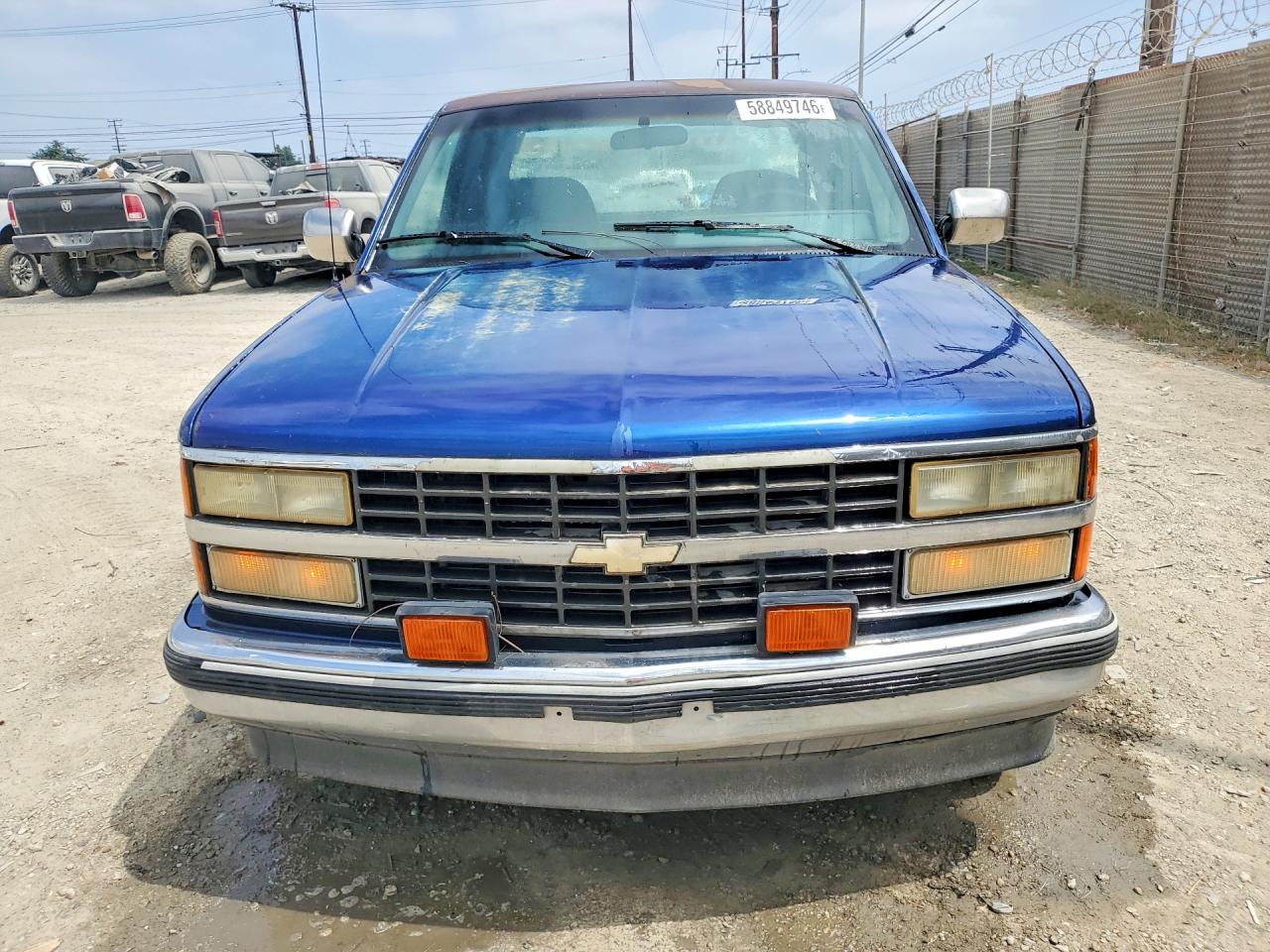 1993 Chevrolet Gmt-400 C2500 Two Tone vin: 2GCFC29KXP1127578