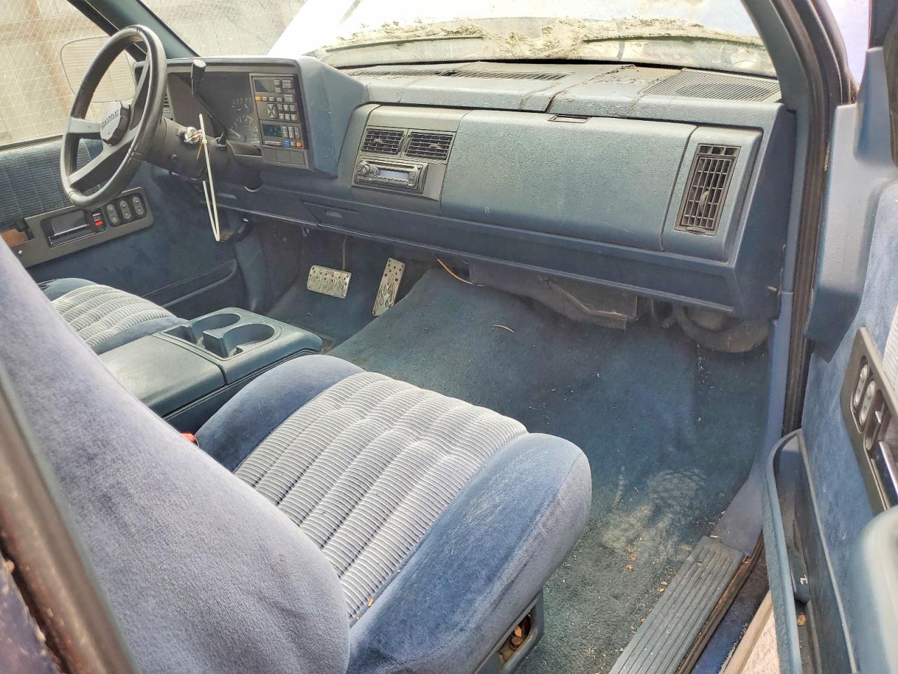 1993 Chevrolet Gmt-400 C2500 Two Tone vin: 2GCFC29KXP1127578